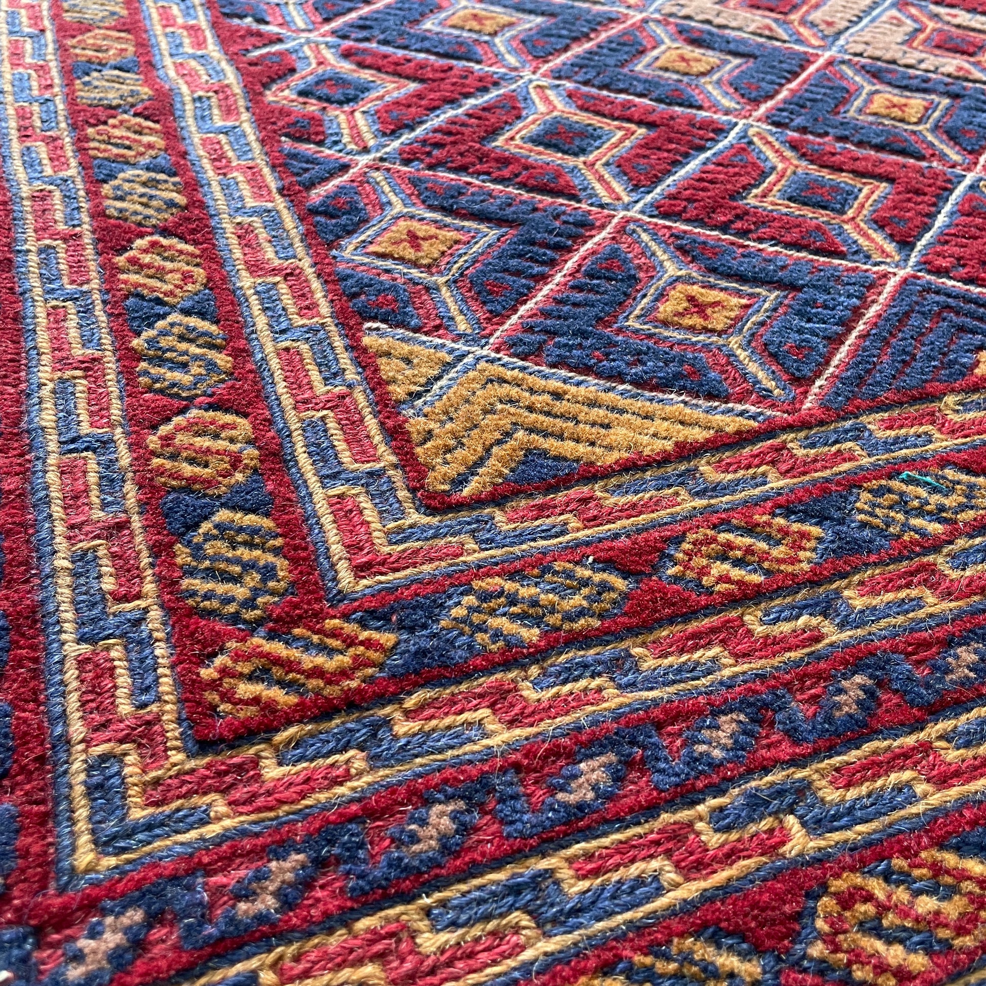 198 x 152 cm | Afghan Fine Mushwani Rug