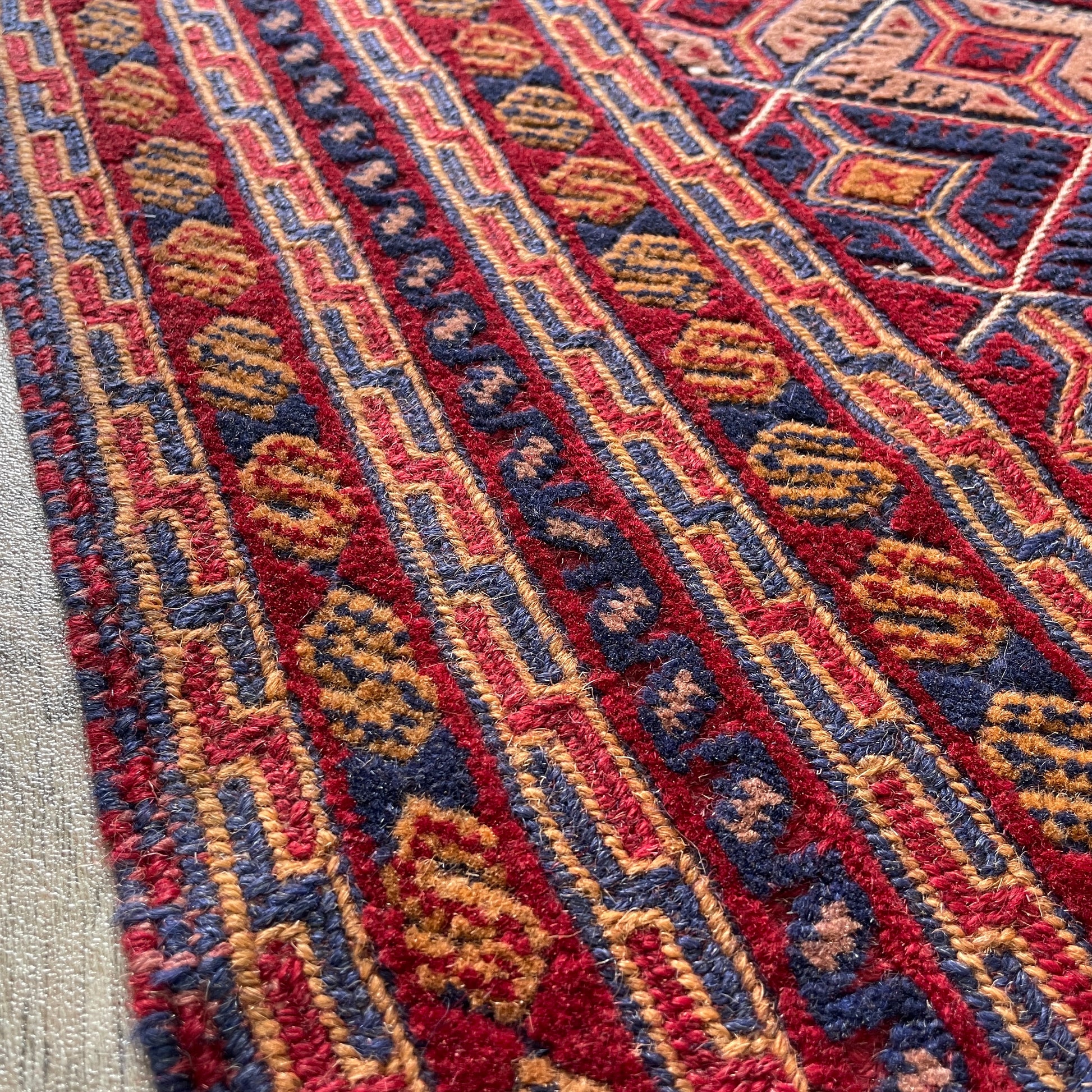 198 x 152 cm | Afghan Fine Mushwani Rug