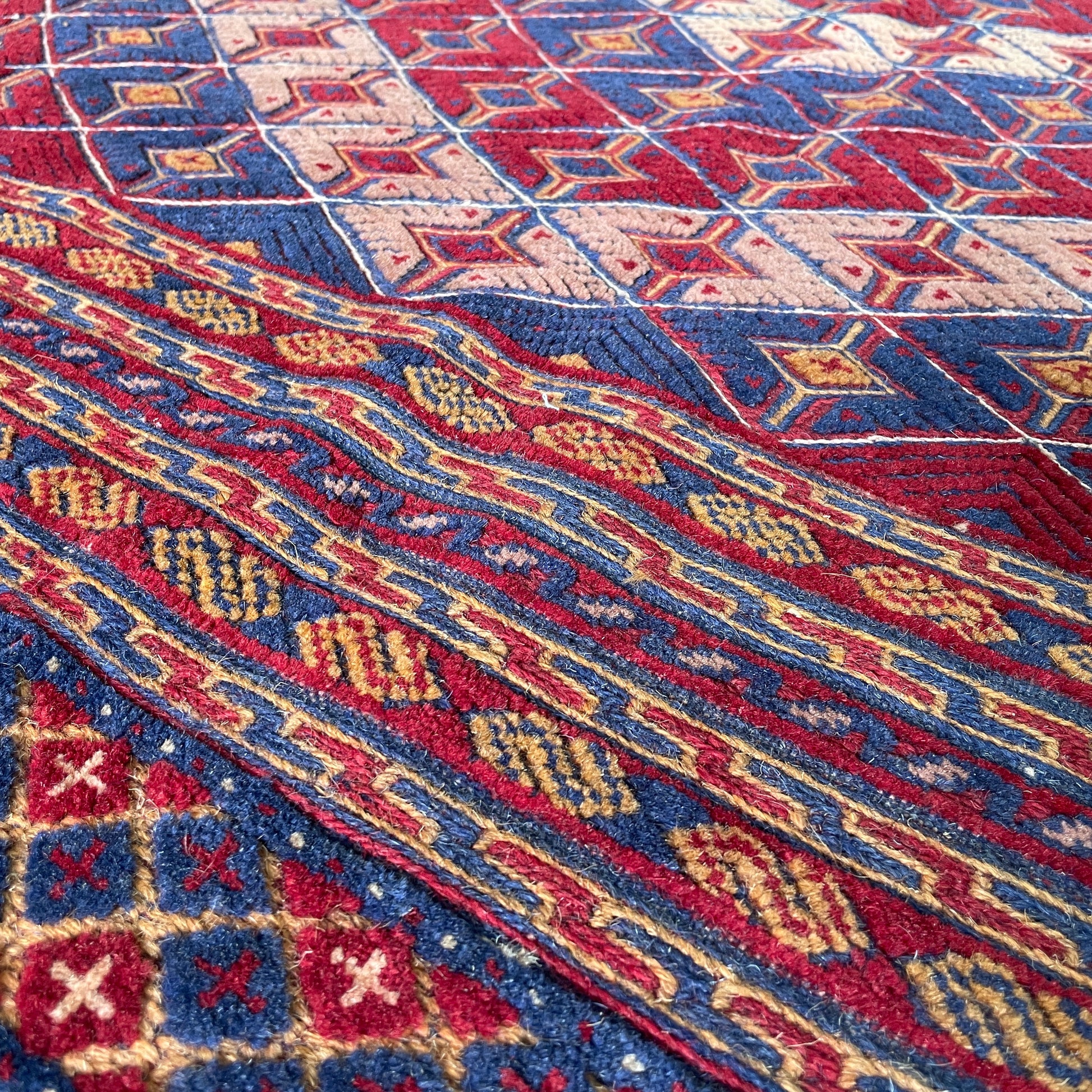 198 x 152 cm | Afghan Fine Mushwani Rug