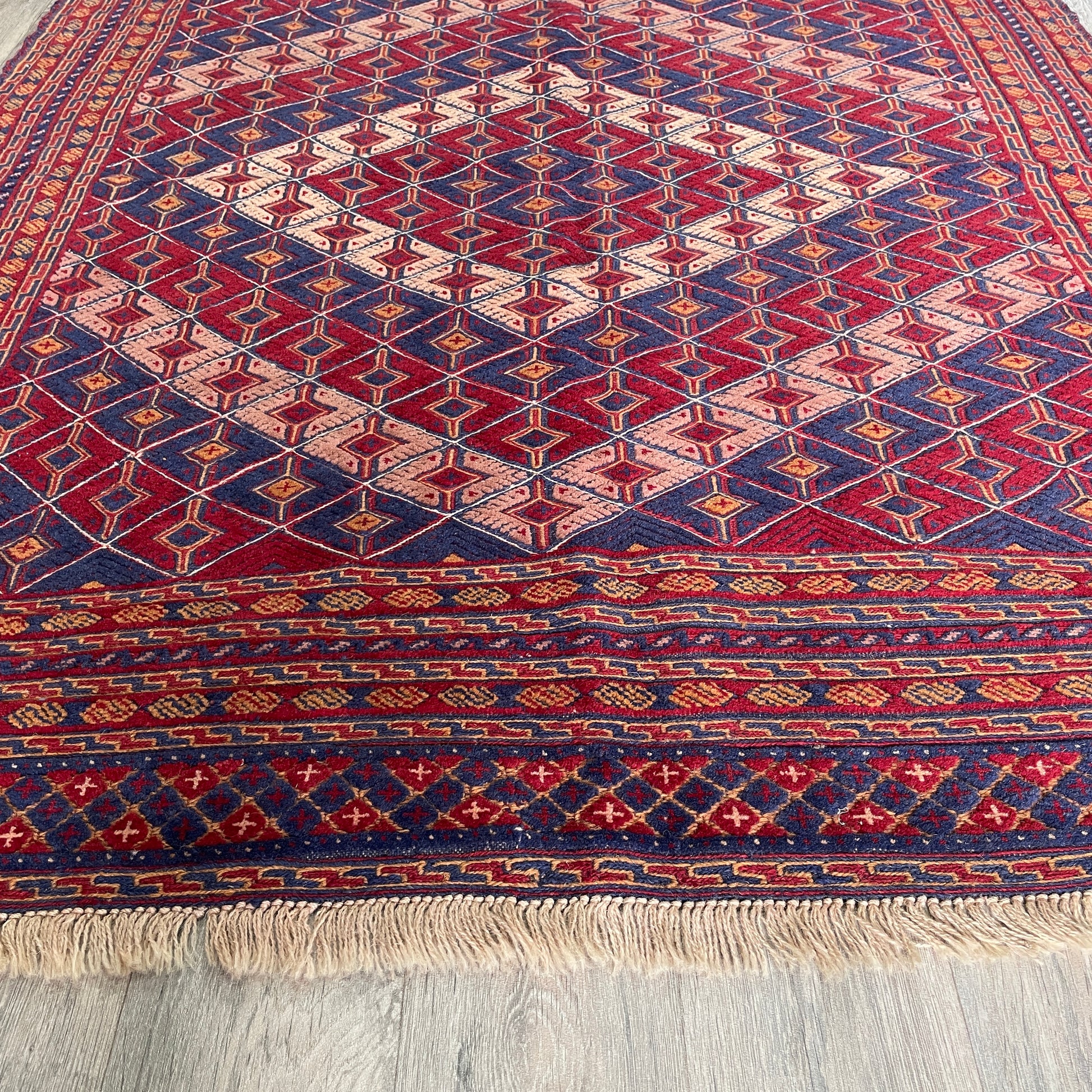 198 x 152 cm | Afghan Fine Mushwani Rug