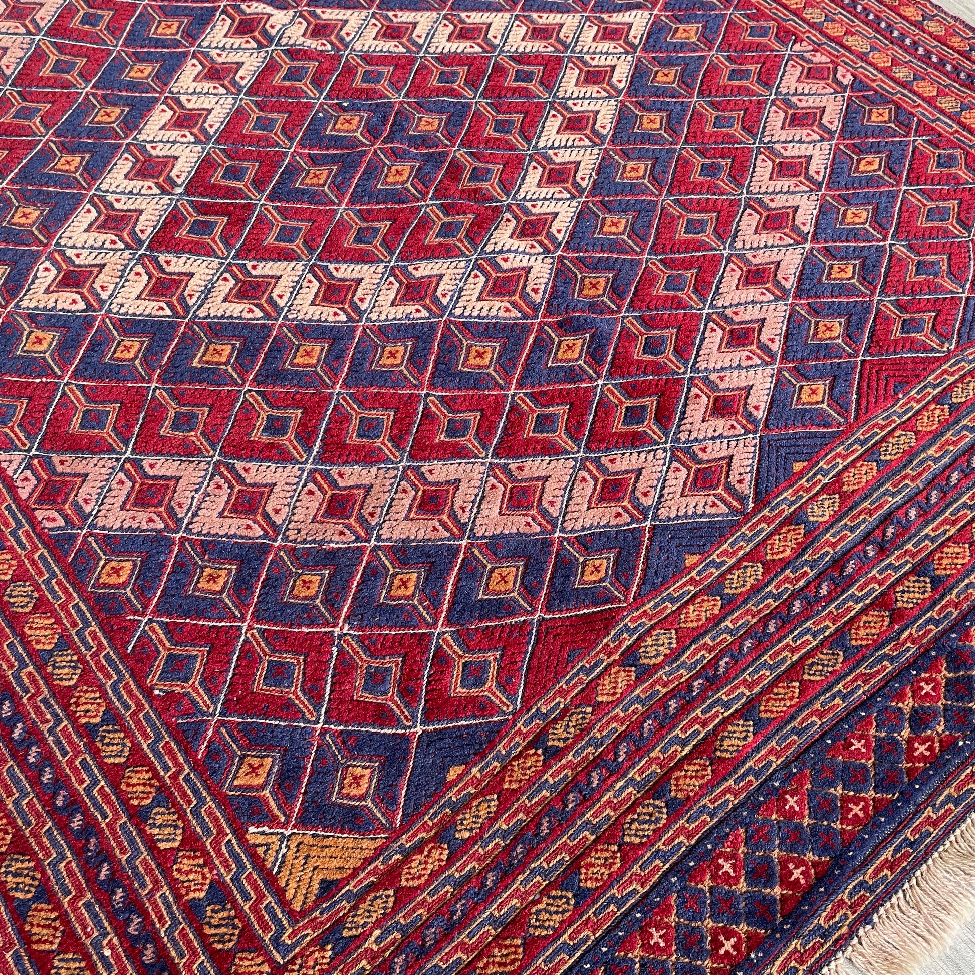 198 x 152 cm | Afghan Fine Mushwani Rug
