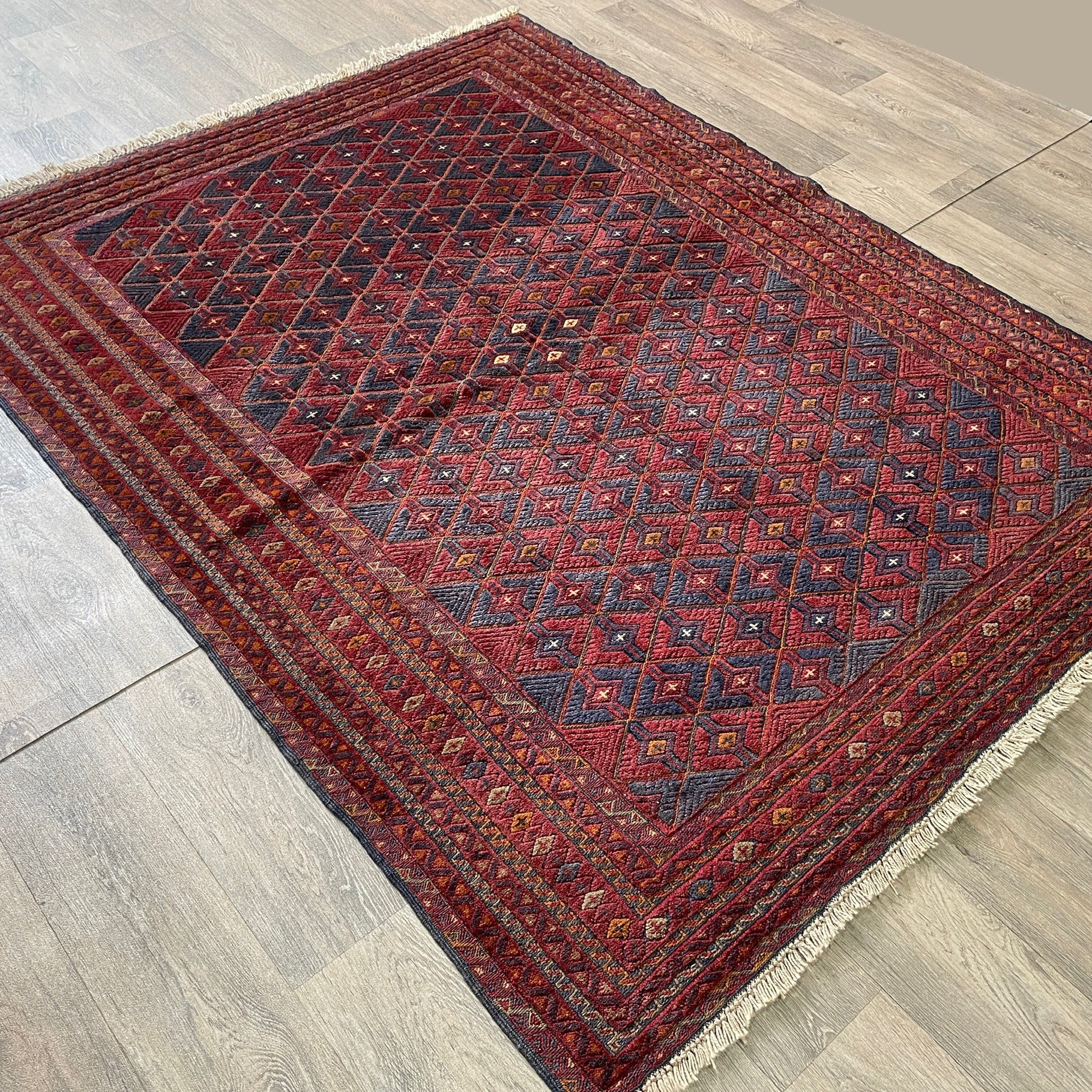 201 x 153 cm | Afghan Fine Mushwani Rug