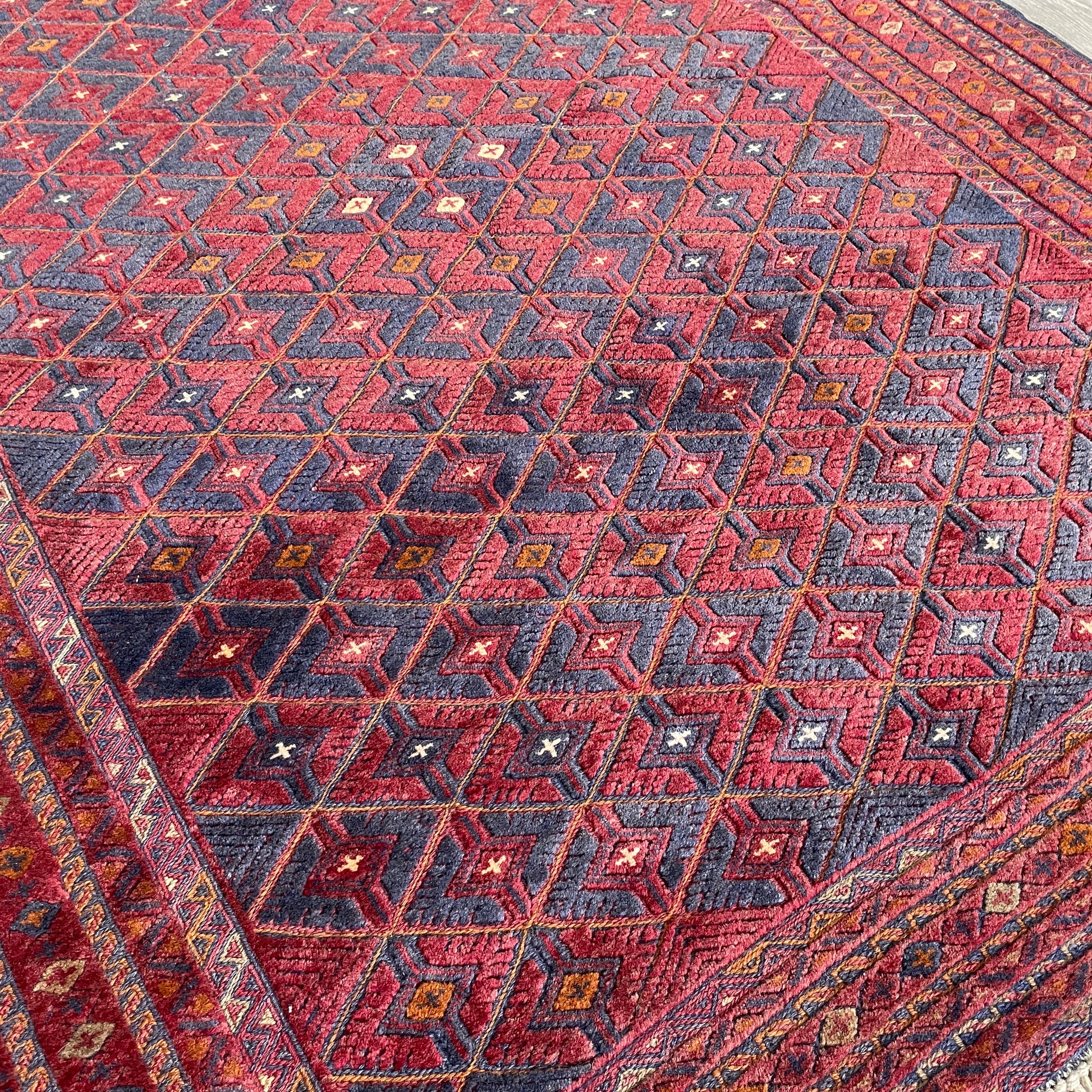 201 x 153 cm | Afghan Fine Mushwani Rug