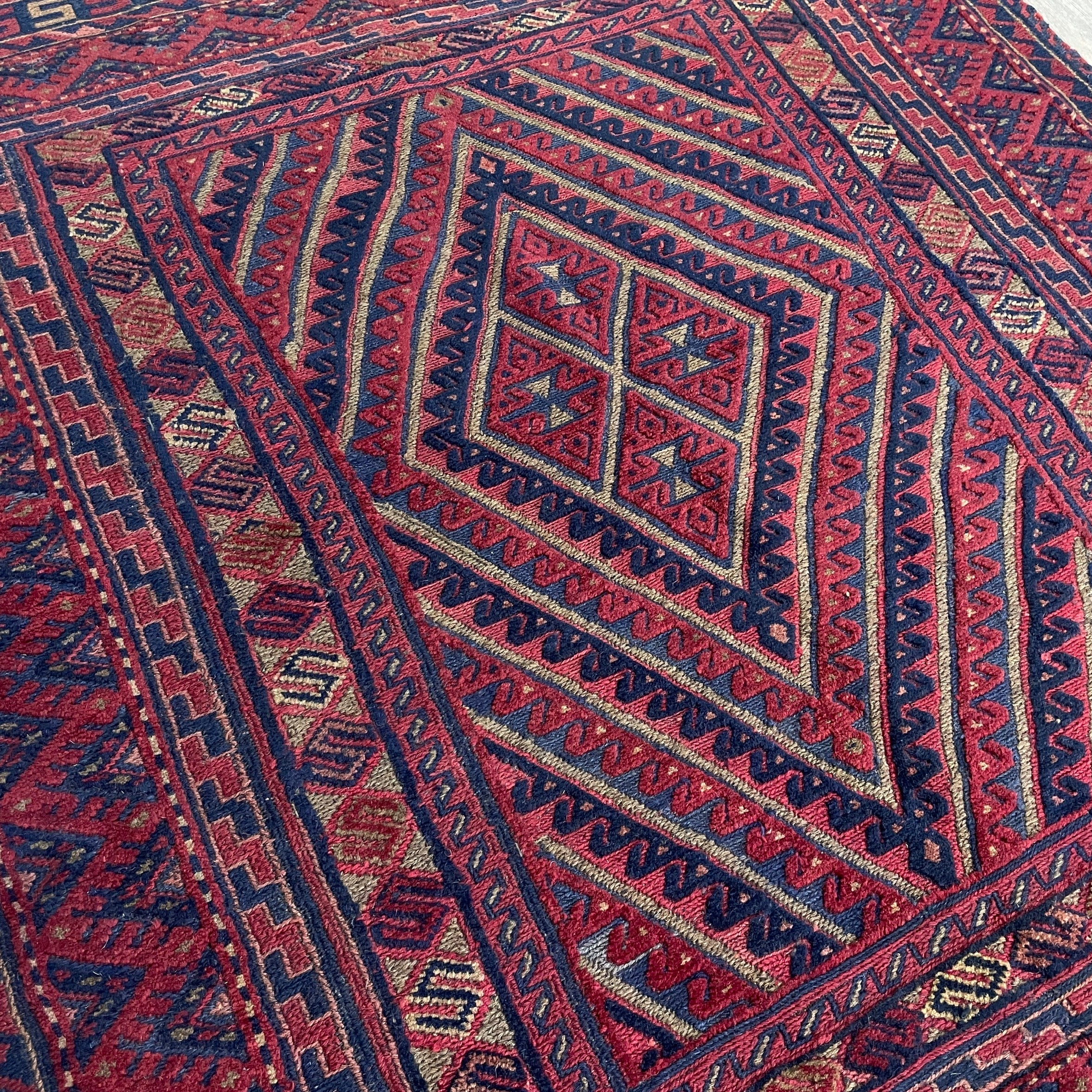 191 x 158 cm | Afghan Mushwani Rug