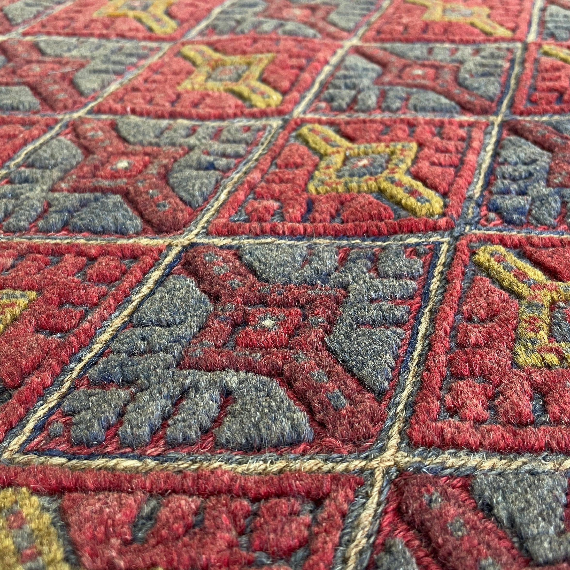 186 x 149 cm | Afghan Fine Mushwani Rug (Belgian Wool)