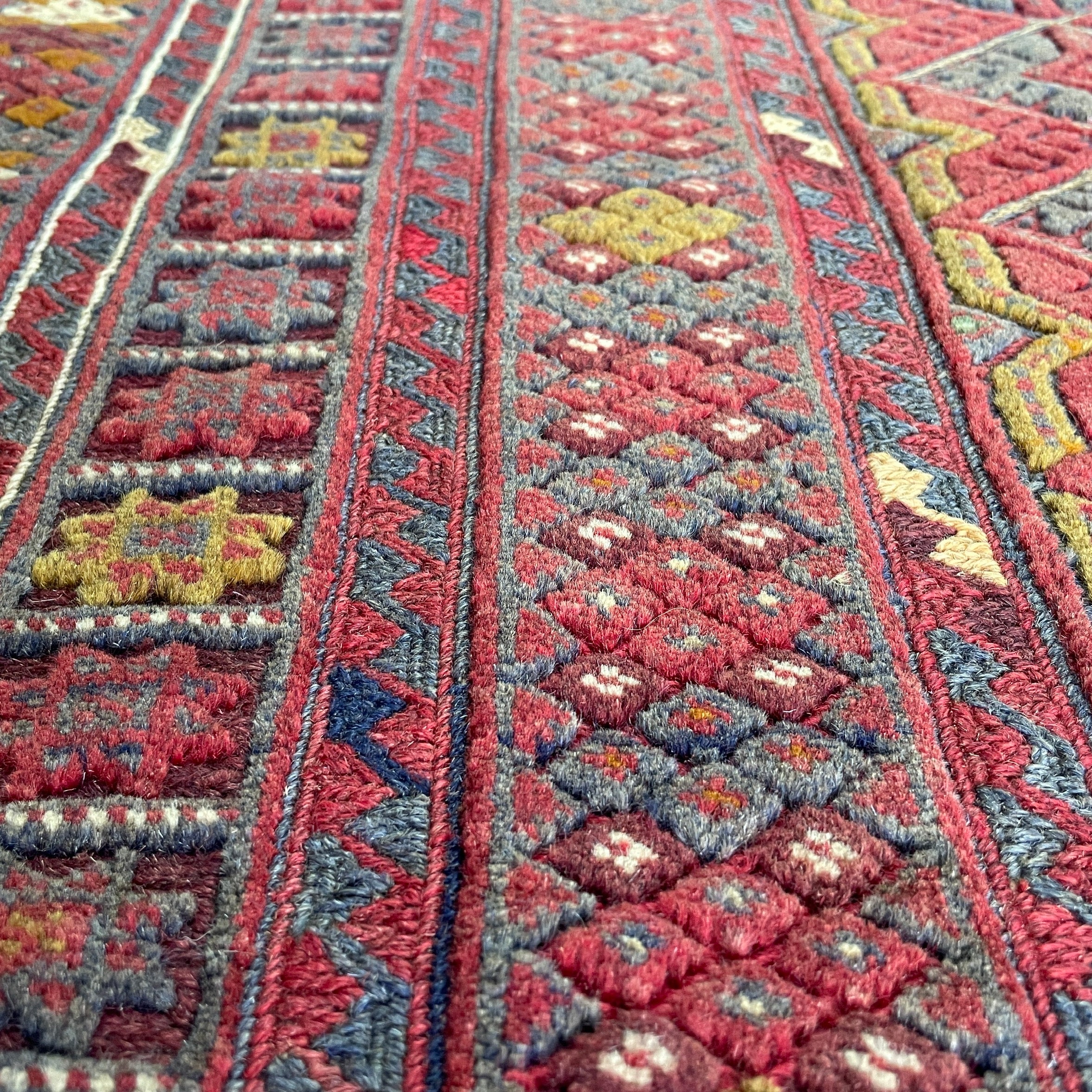 186 x 149 cm | Afghan Fine Mushwani Rug (Belgian Wool)