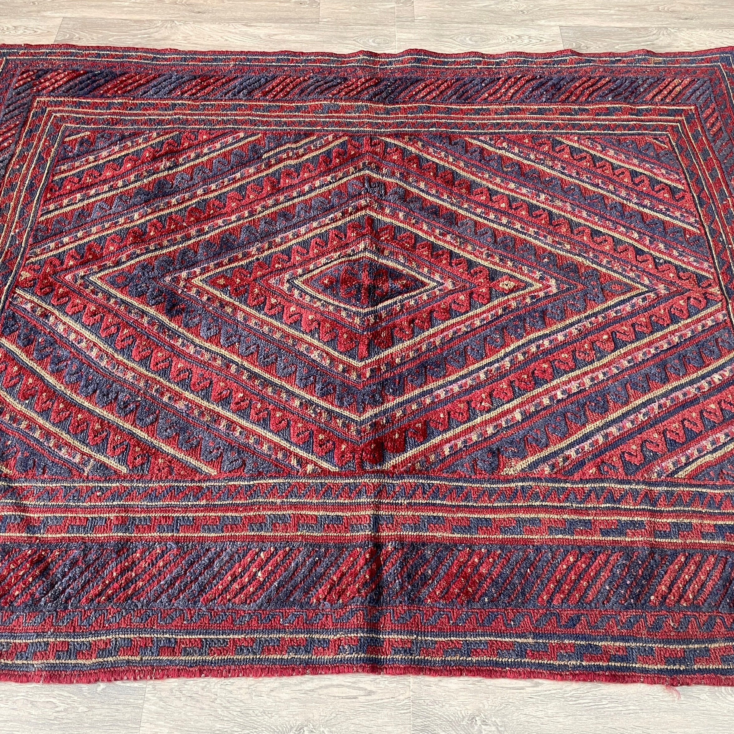 188 x 143 cm | Afghan Mushwani Rug