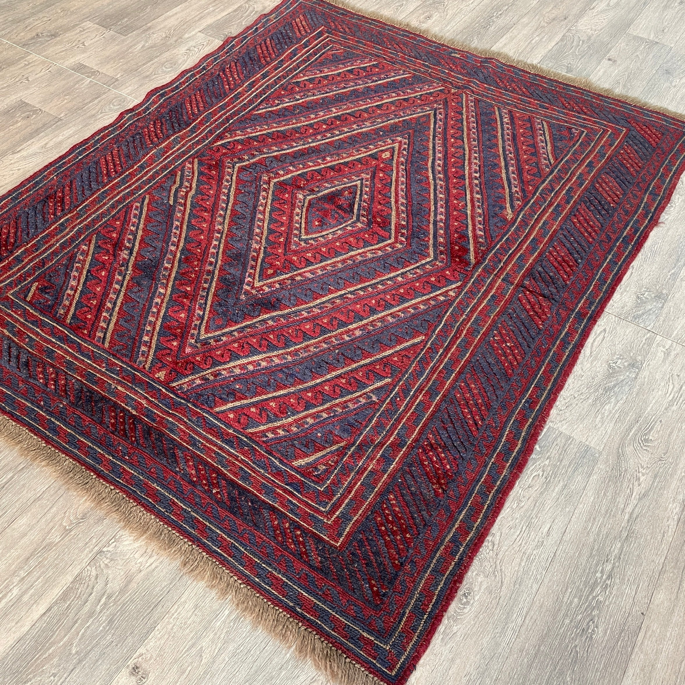 188 x 143 cm | Afghan Mushwani Rug
