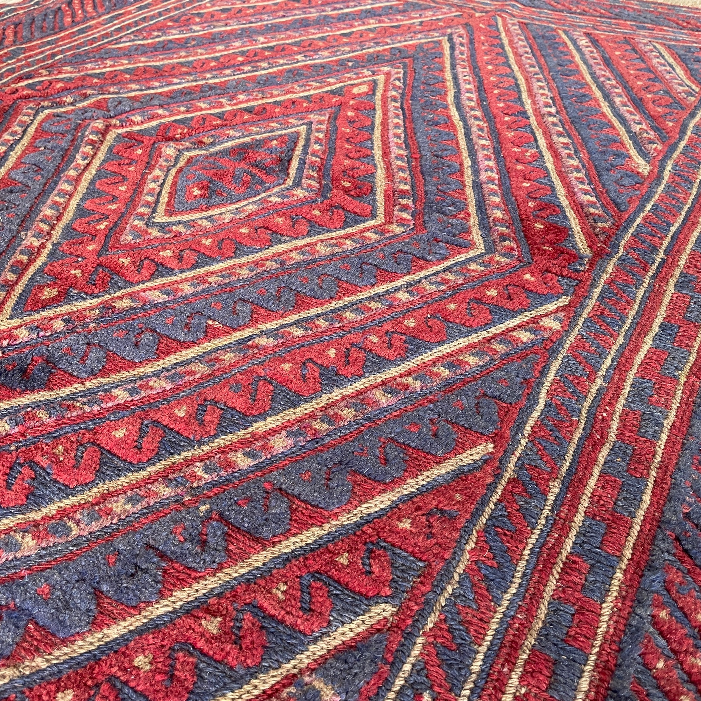 188 x 143 cm | Afghan Mushwani Rug
