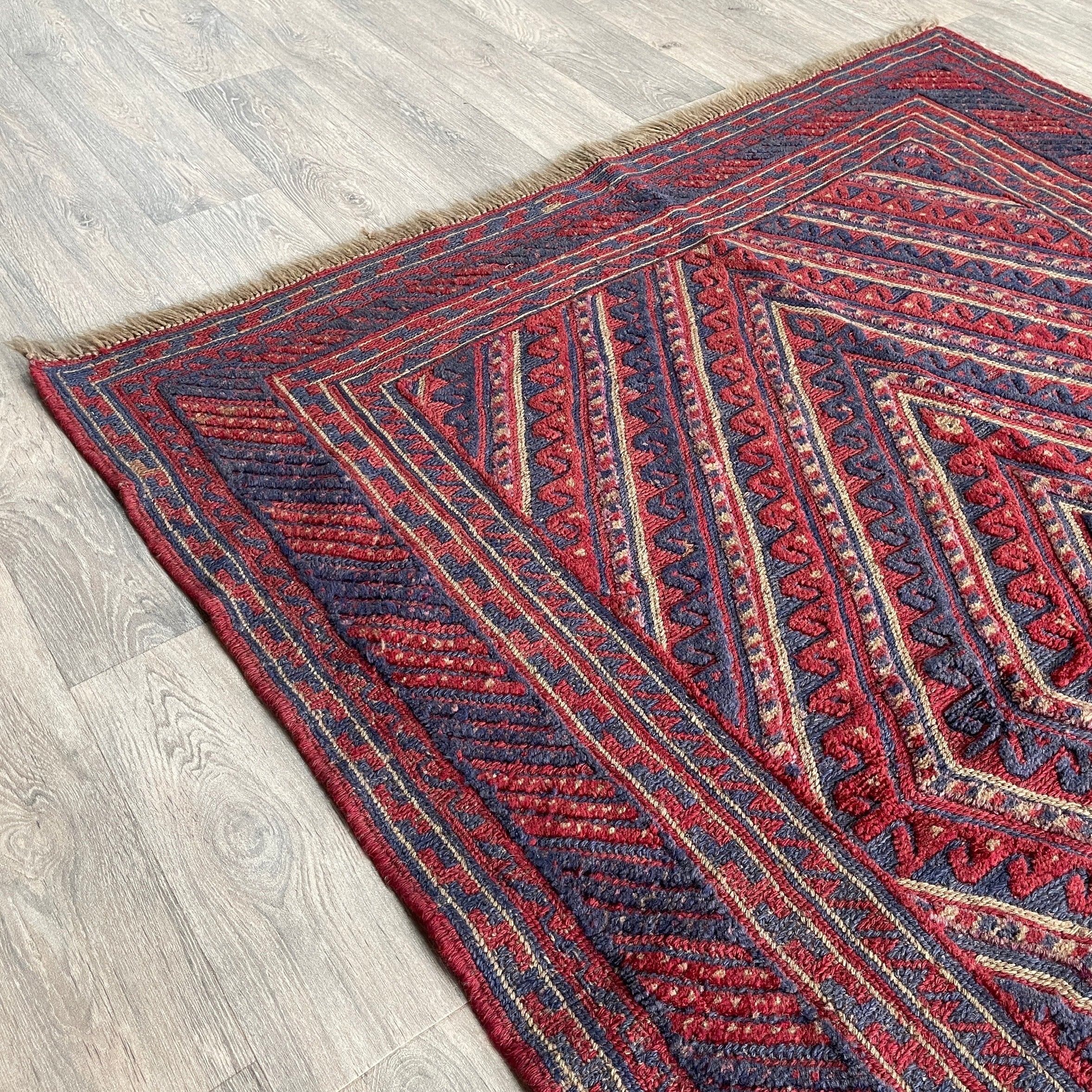 188 x 143 cm | Afghan Mushwani Rug