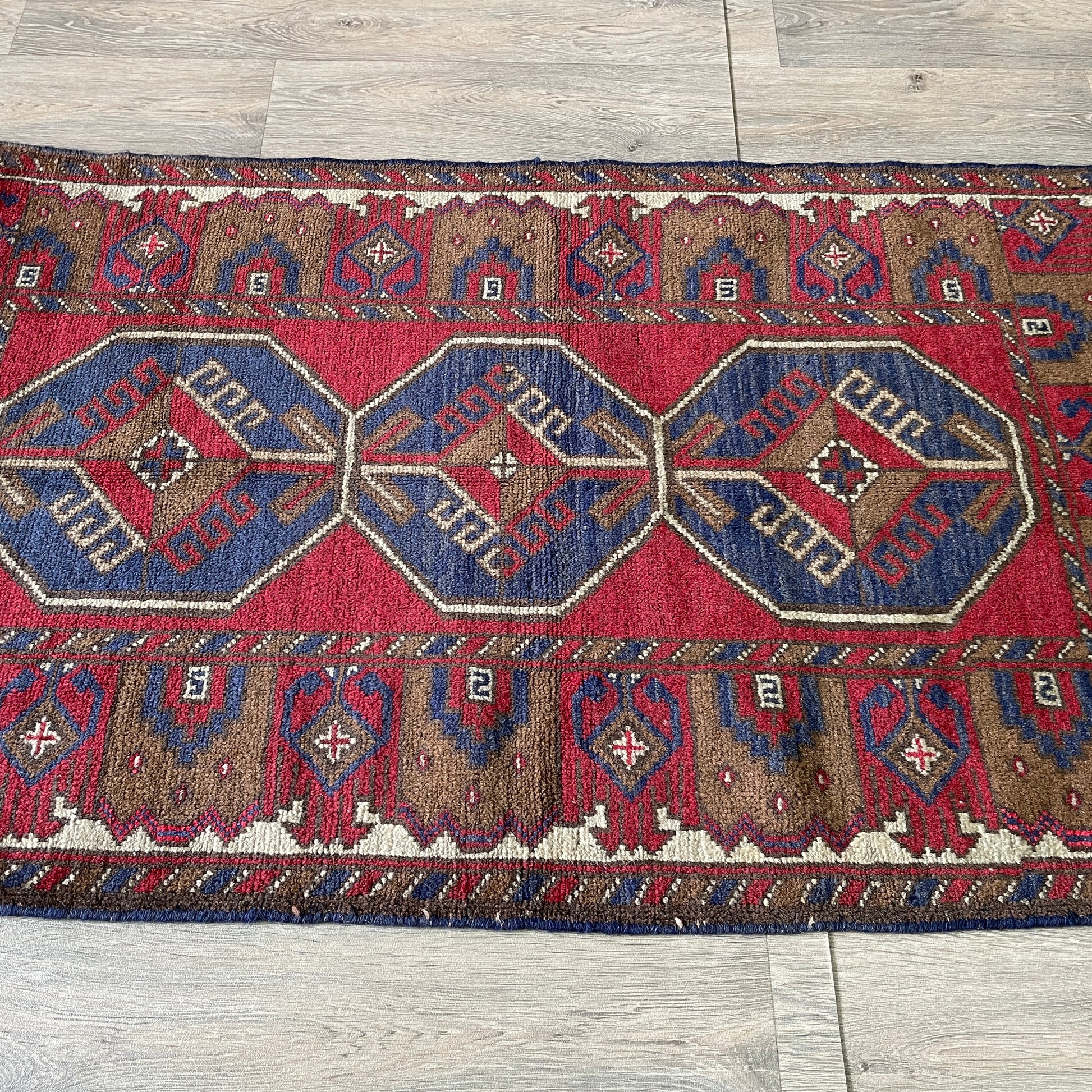 137 x 84 cm | Afghan Ersari Baluch Rug (Old 1980)