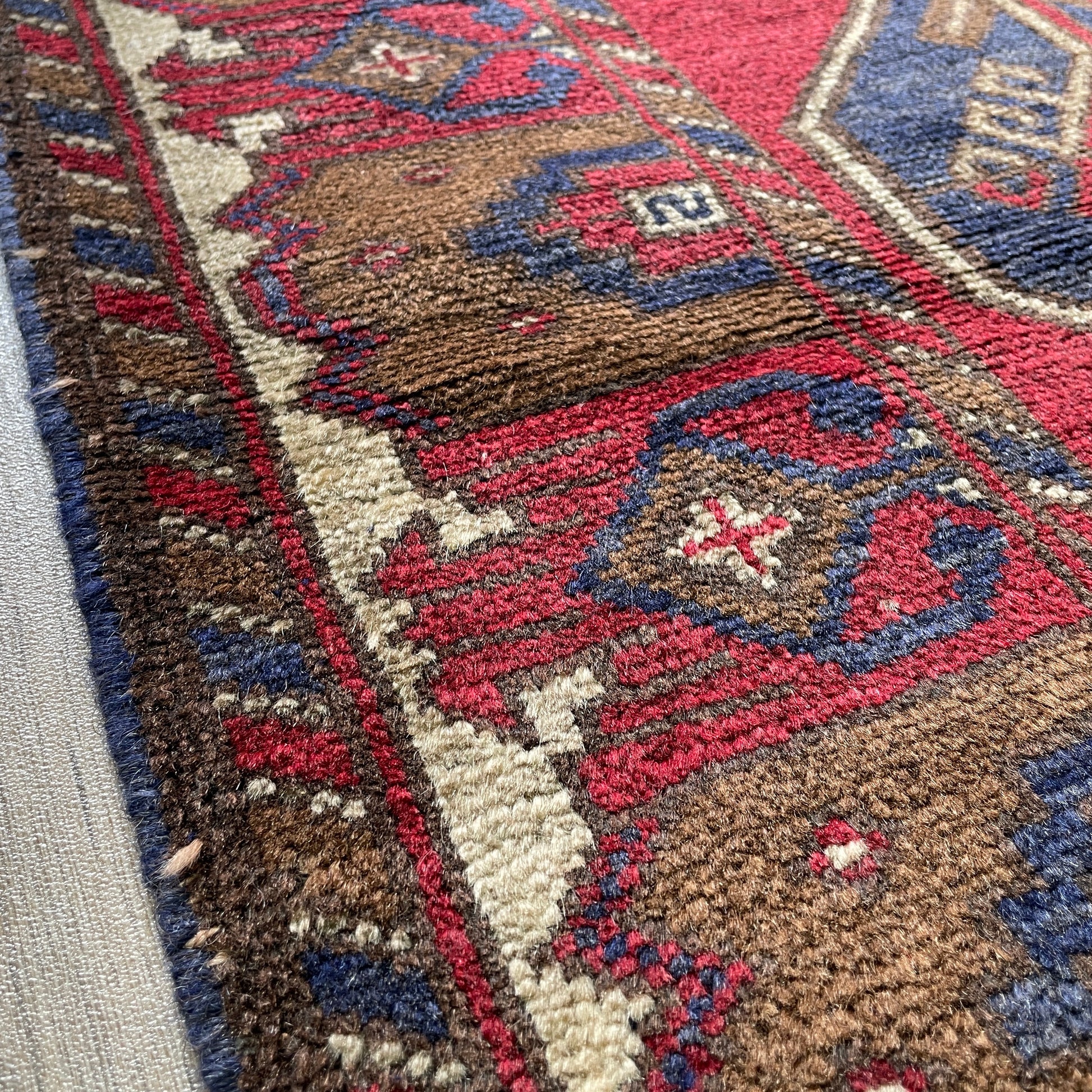 137 x 84 cm | Afghan Ersari Baluch Rug (Old 1980)