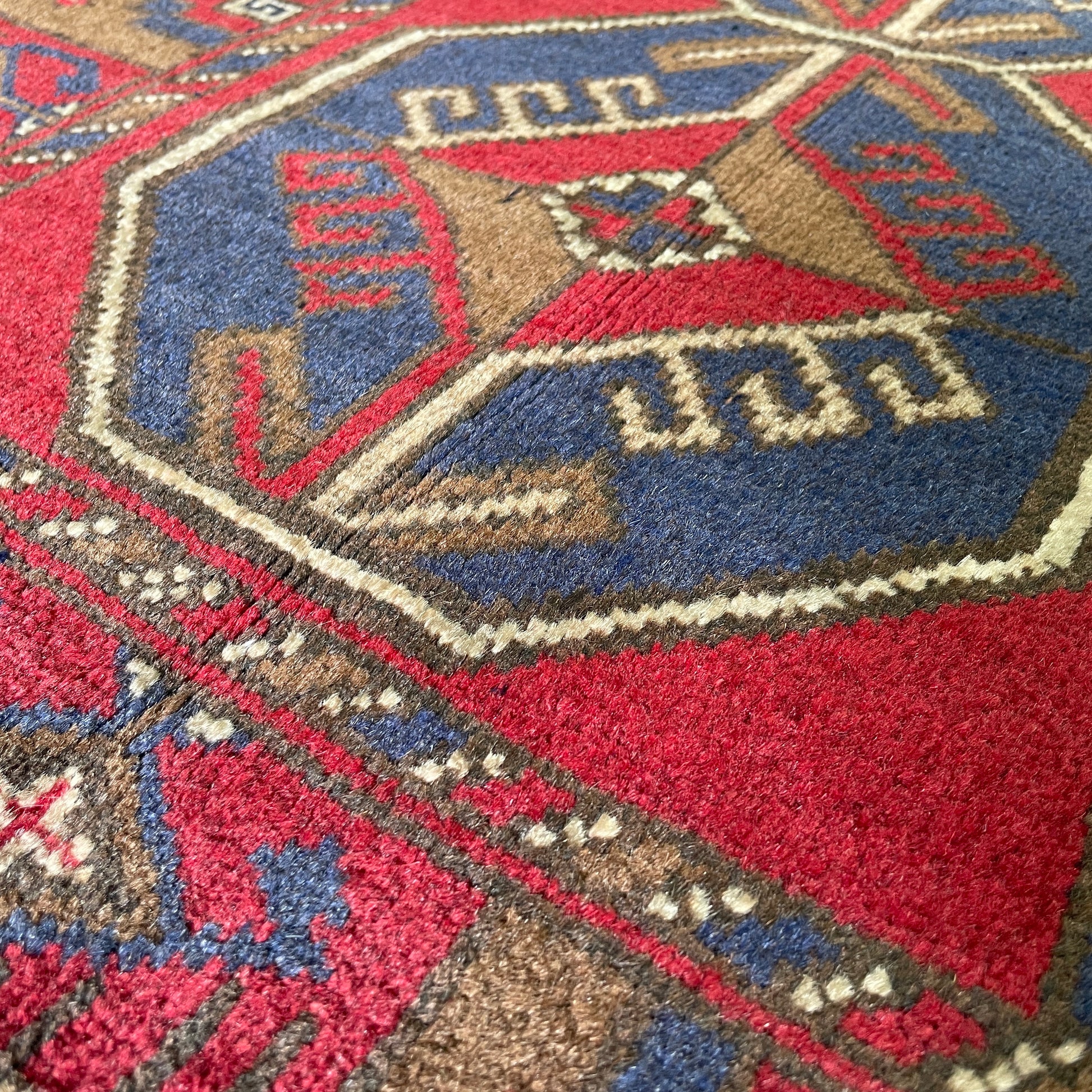 137 x 84 cm | Afghan Ersari Baluch Rug (Old 1980)