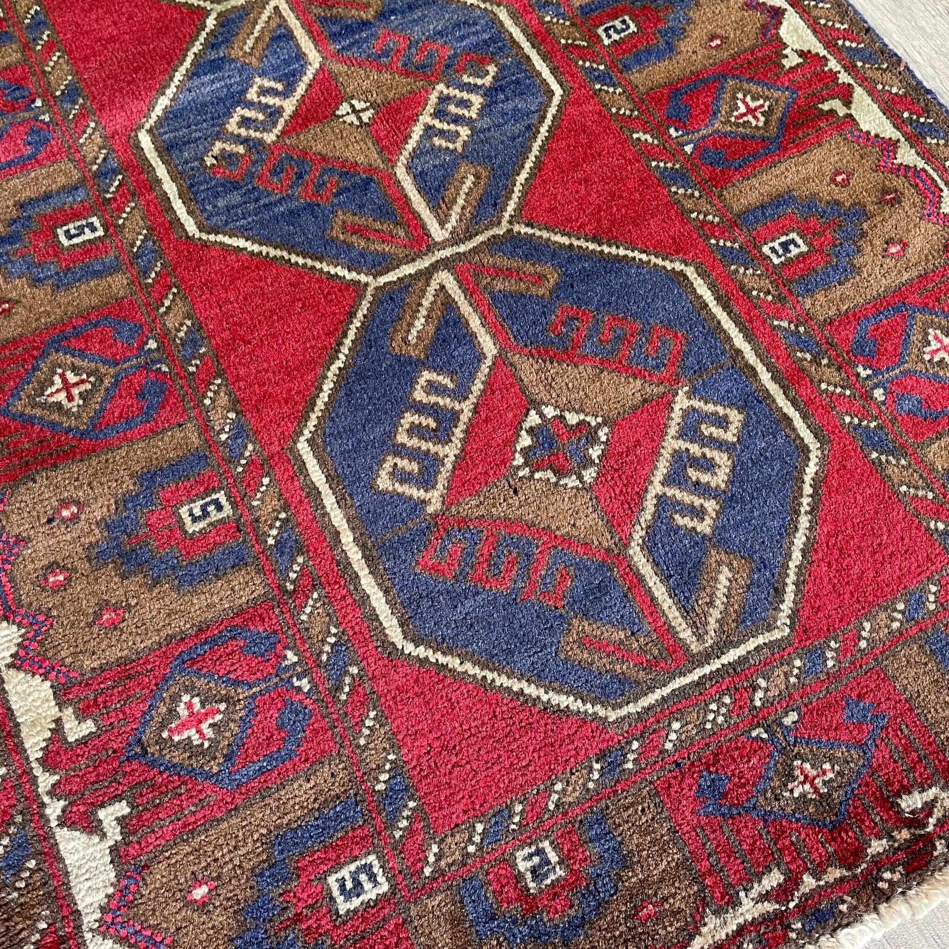 137 x 84 cm | Afghan Ersari Baluch Rug (Old 1980)