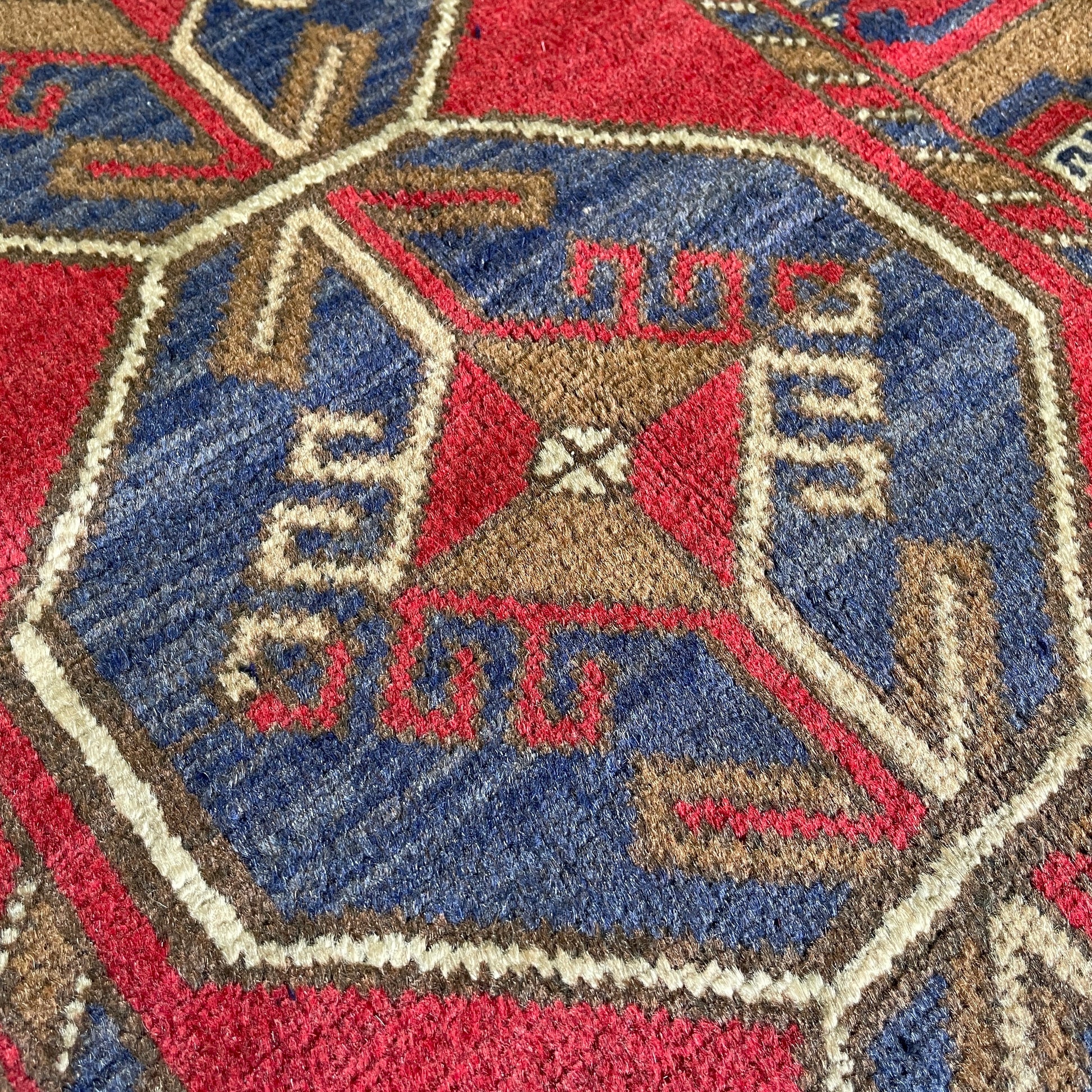 137 x 84 cm | Afghan Ersari Baluch Rug (Old 1980)