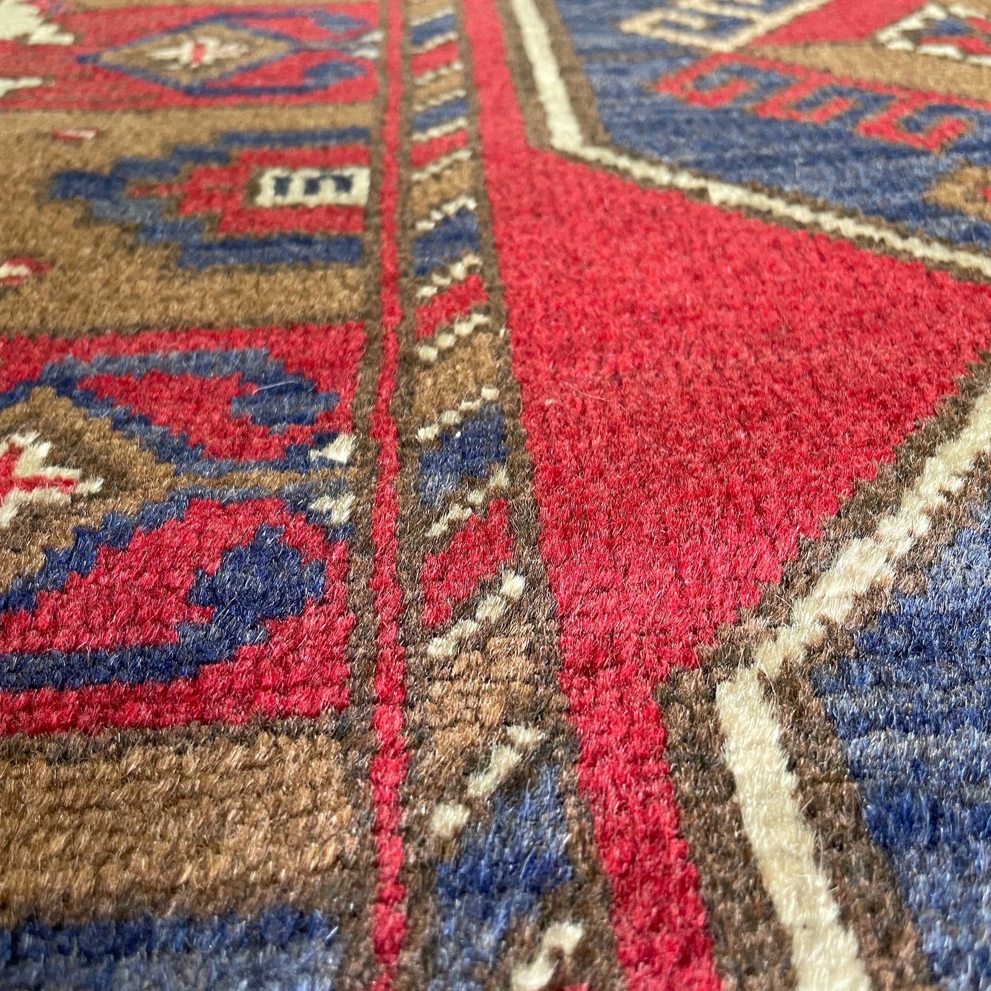 137 x 84 cm | Afghan Ersari Baluch Rug (Old 1980)