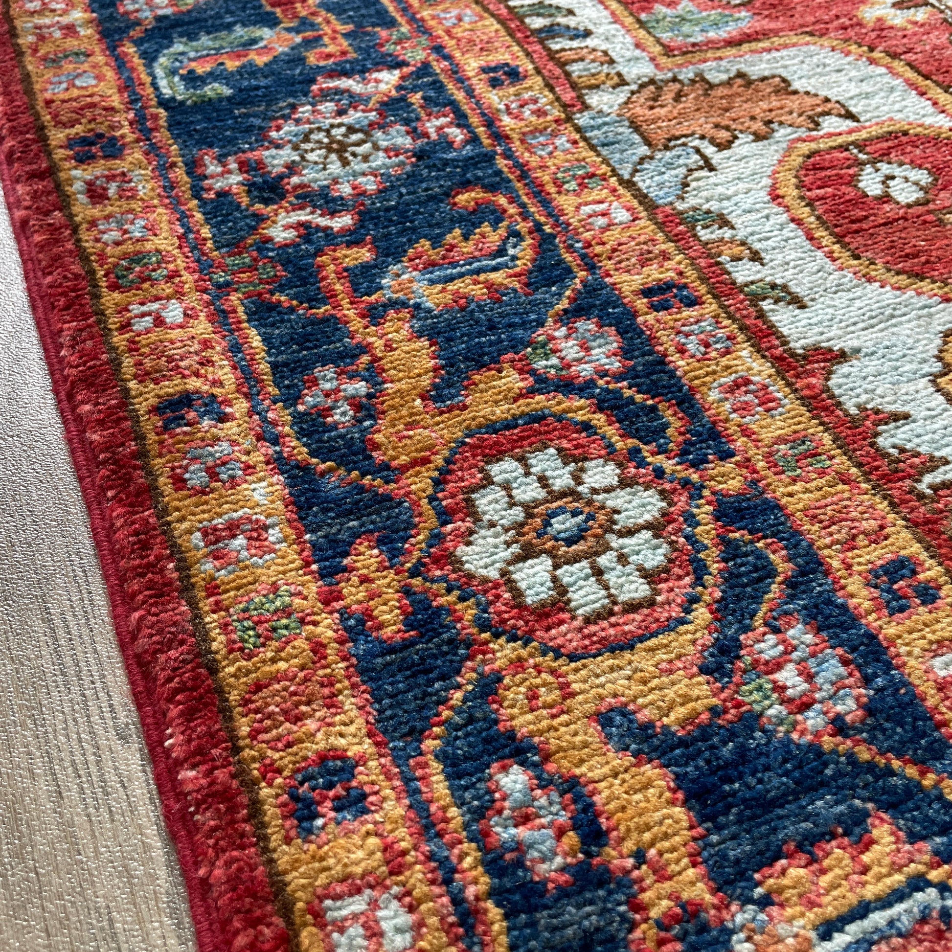 183 x 121 cm | Afghan Heriz Rug