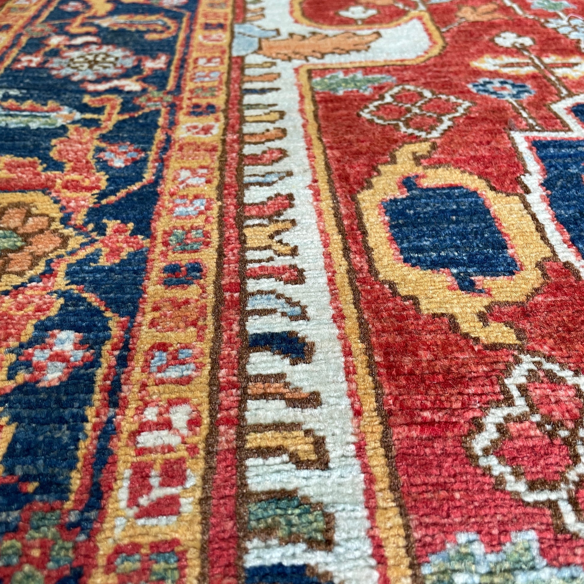 183 x 121 cm | Afghan Heriz Rug