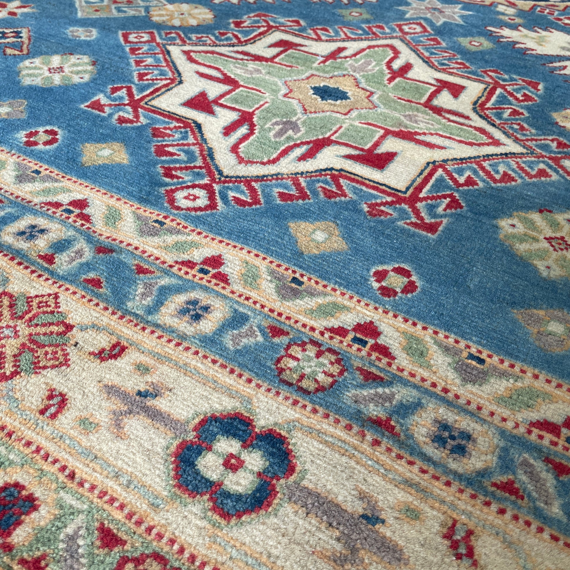 272 x 184 cm | Afghan Kazak Yakash Rug