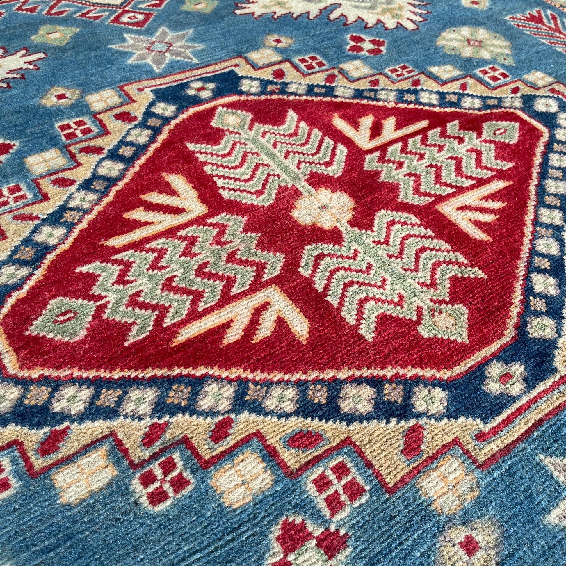 272 x 184 cm | Afghan Kazak Yakash Rug