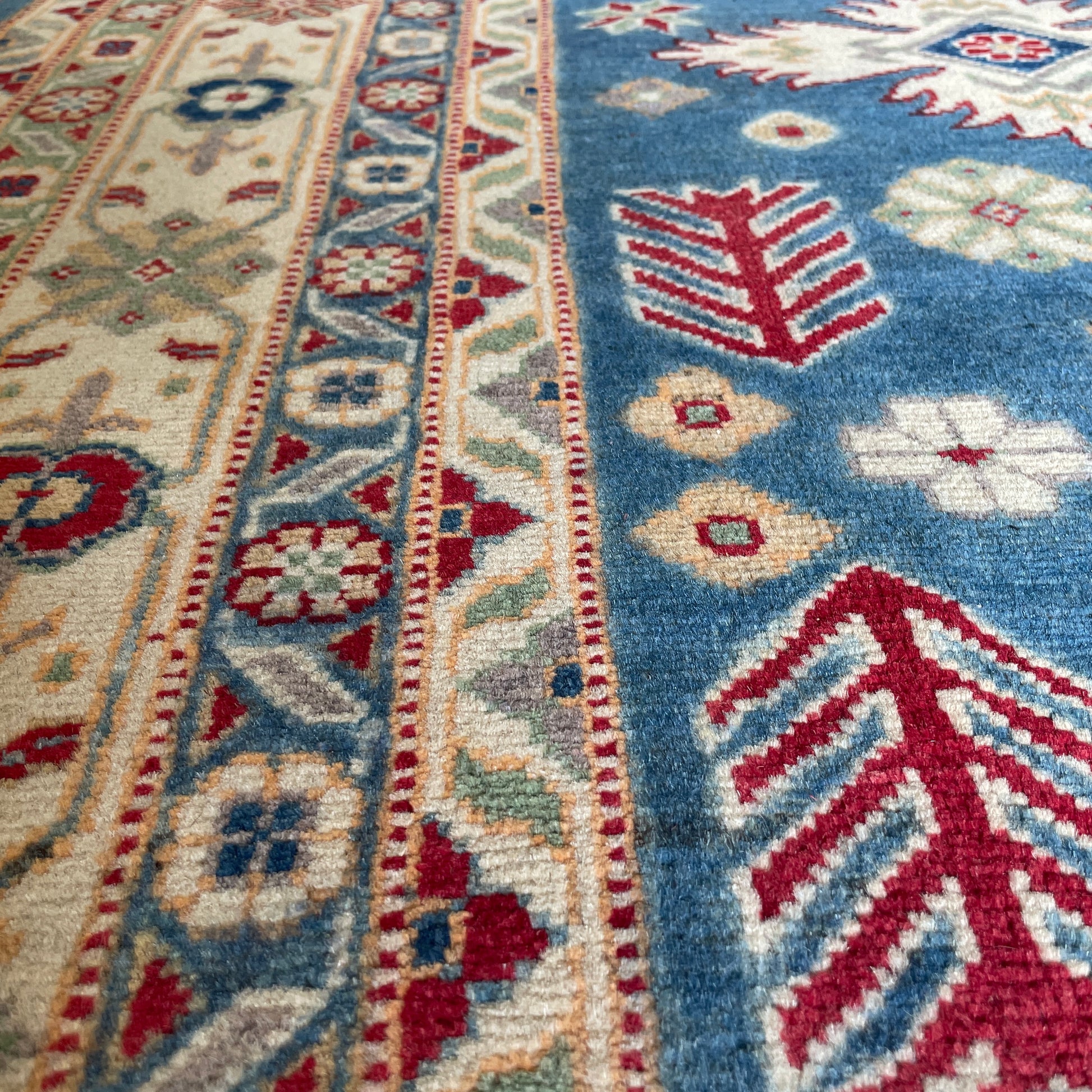 272 x 184 cm | Afghan Kazak Yakash Rug