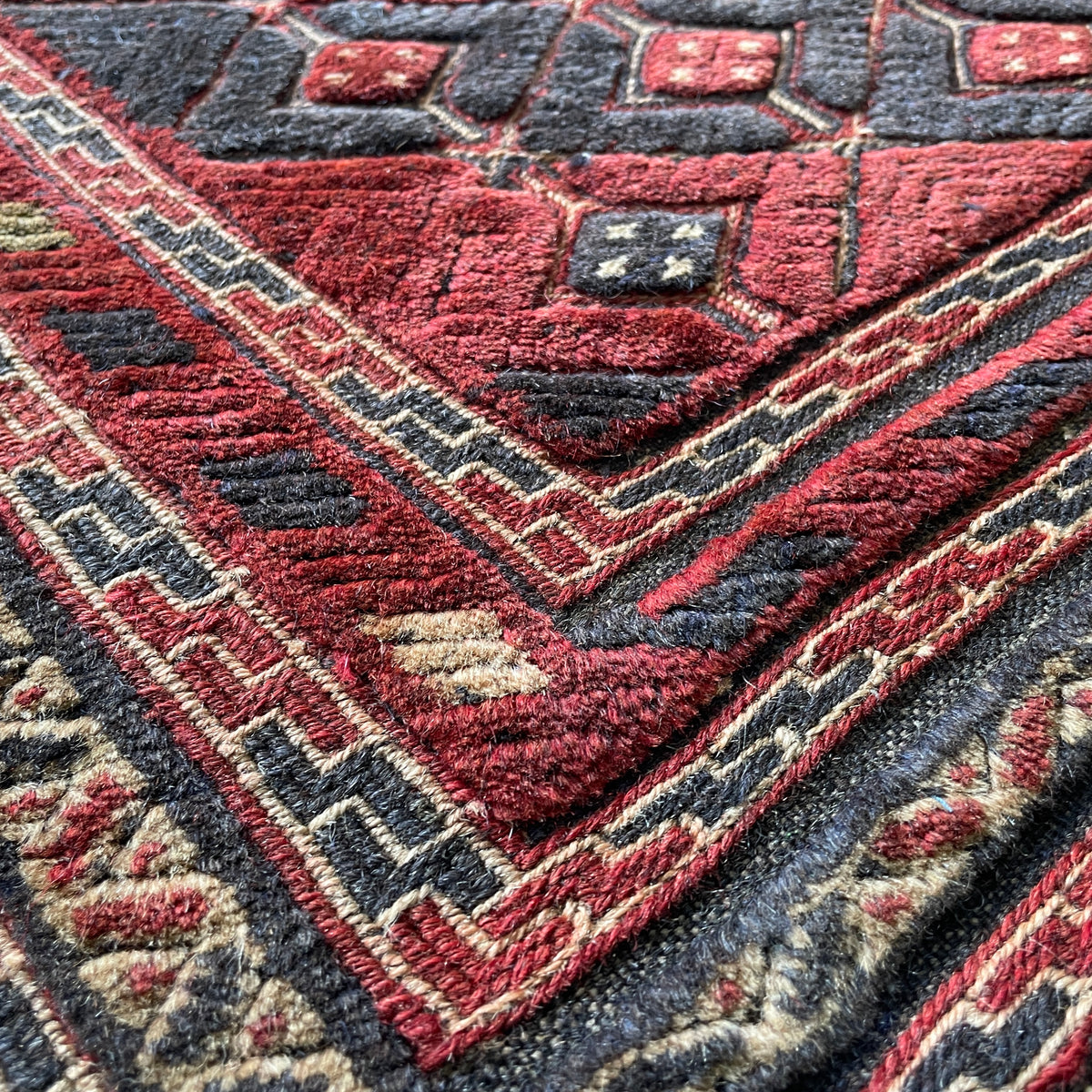 Fine Afghan Mushwani Rug (Belgian Wool)