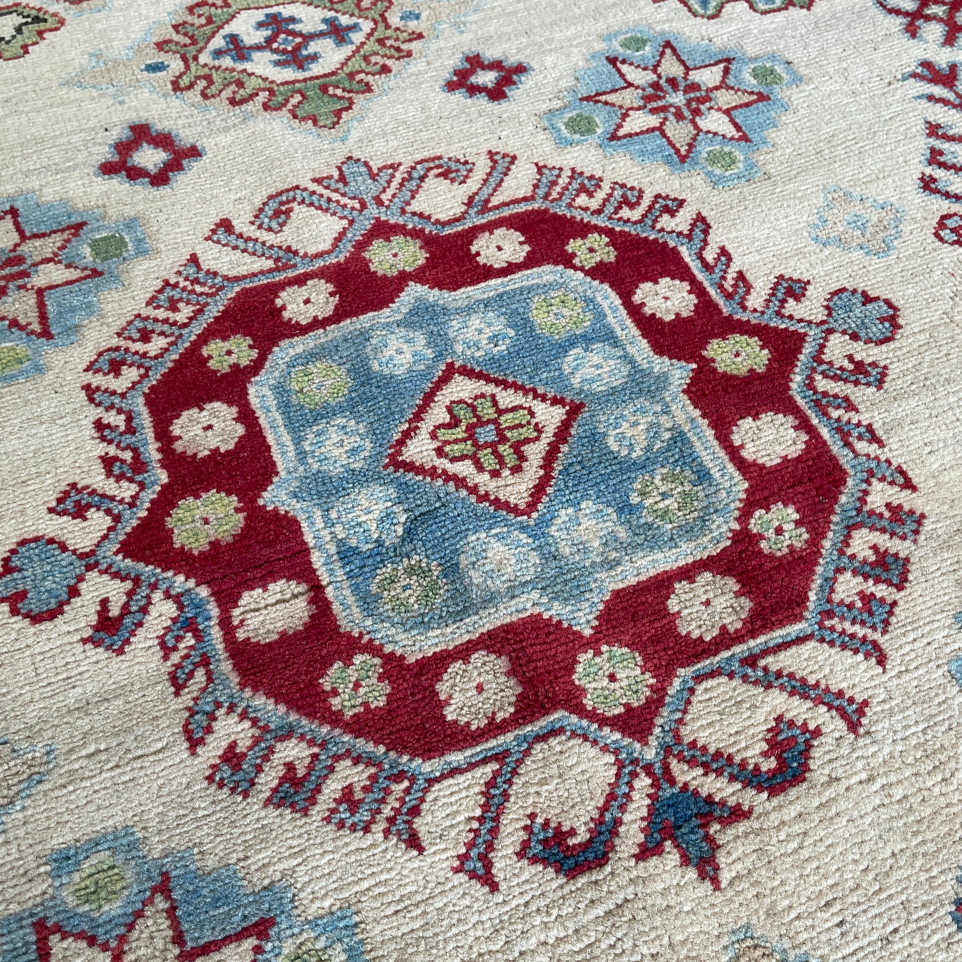 245 x 176 cm | Afghan Kazak Yakash Rug