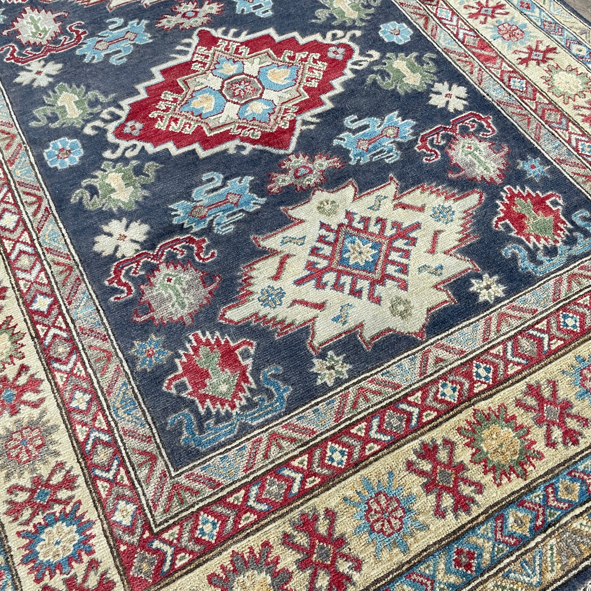 202 x 149 cm | Afghan Kazak Yakash Rug