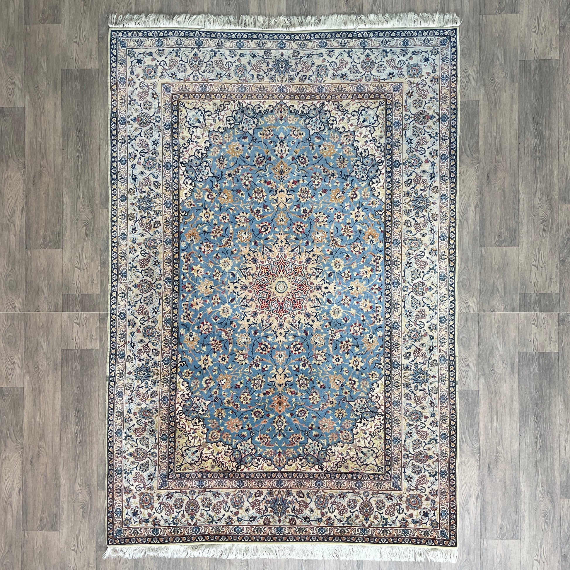 236 x 155 cm | Persian Isfahan Rug (Antique 1950)
