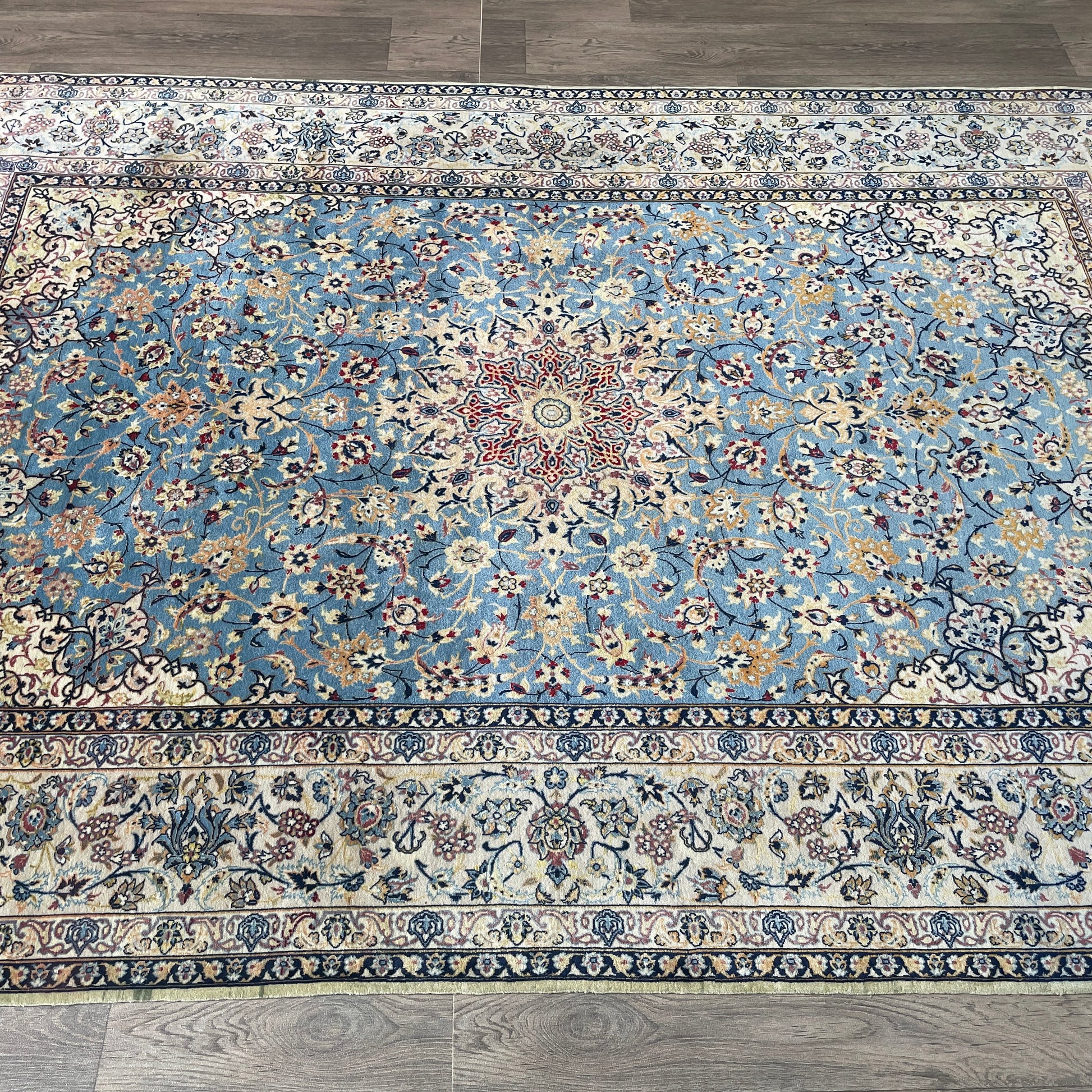 236 x 155 cm | Persian Isfahan Rug (Antique 1950)