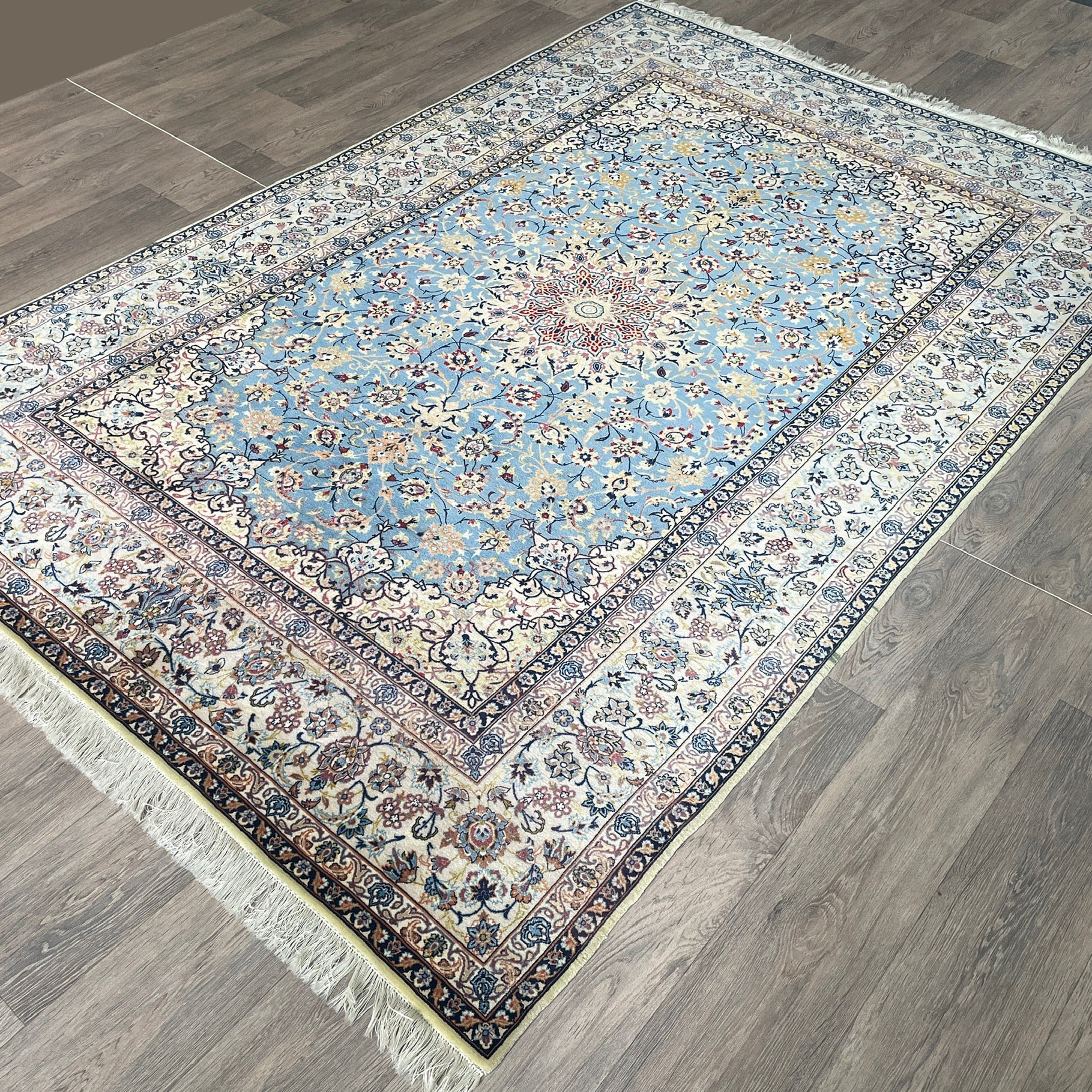 236 x 155 cm | Persian Isfahan Rug (Antique 1950)