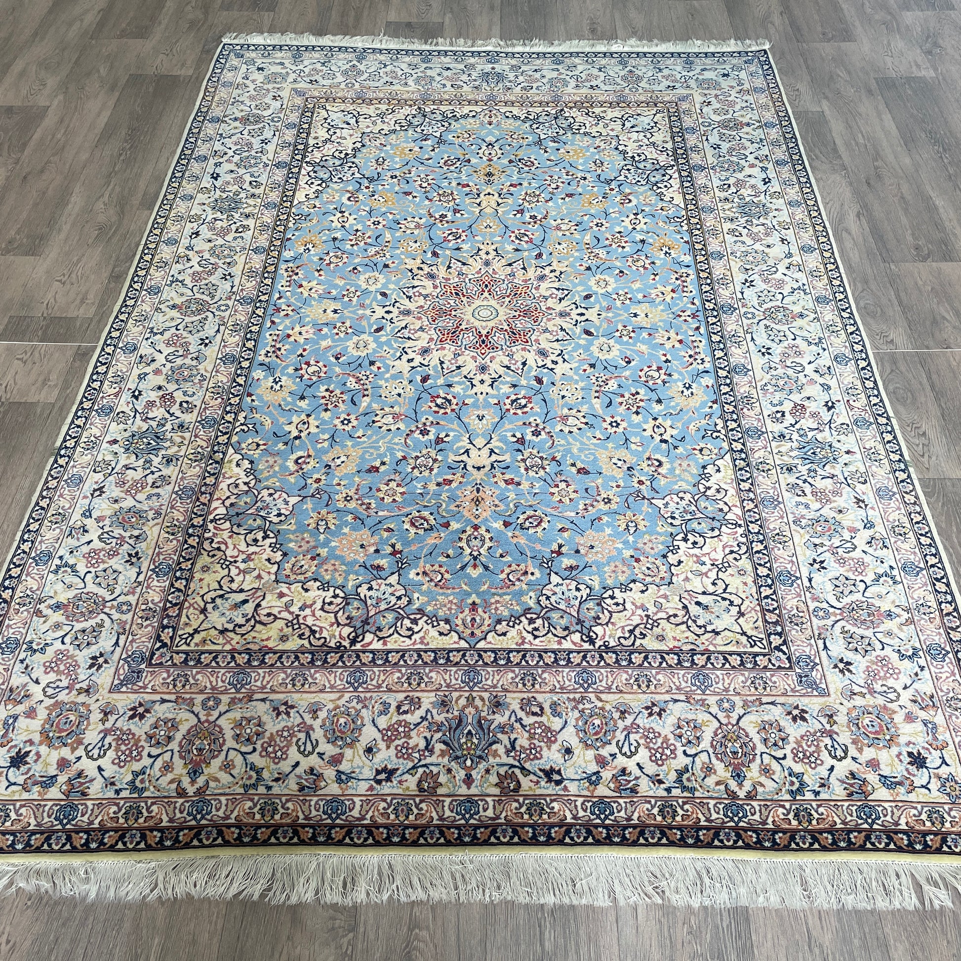 236 x 155 cm | Persian Isfahan Rug (Antique 1950)