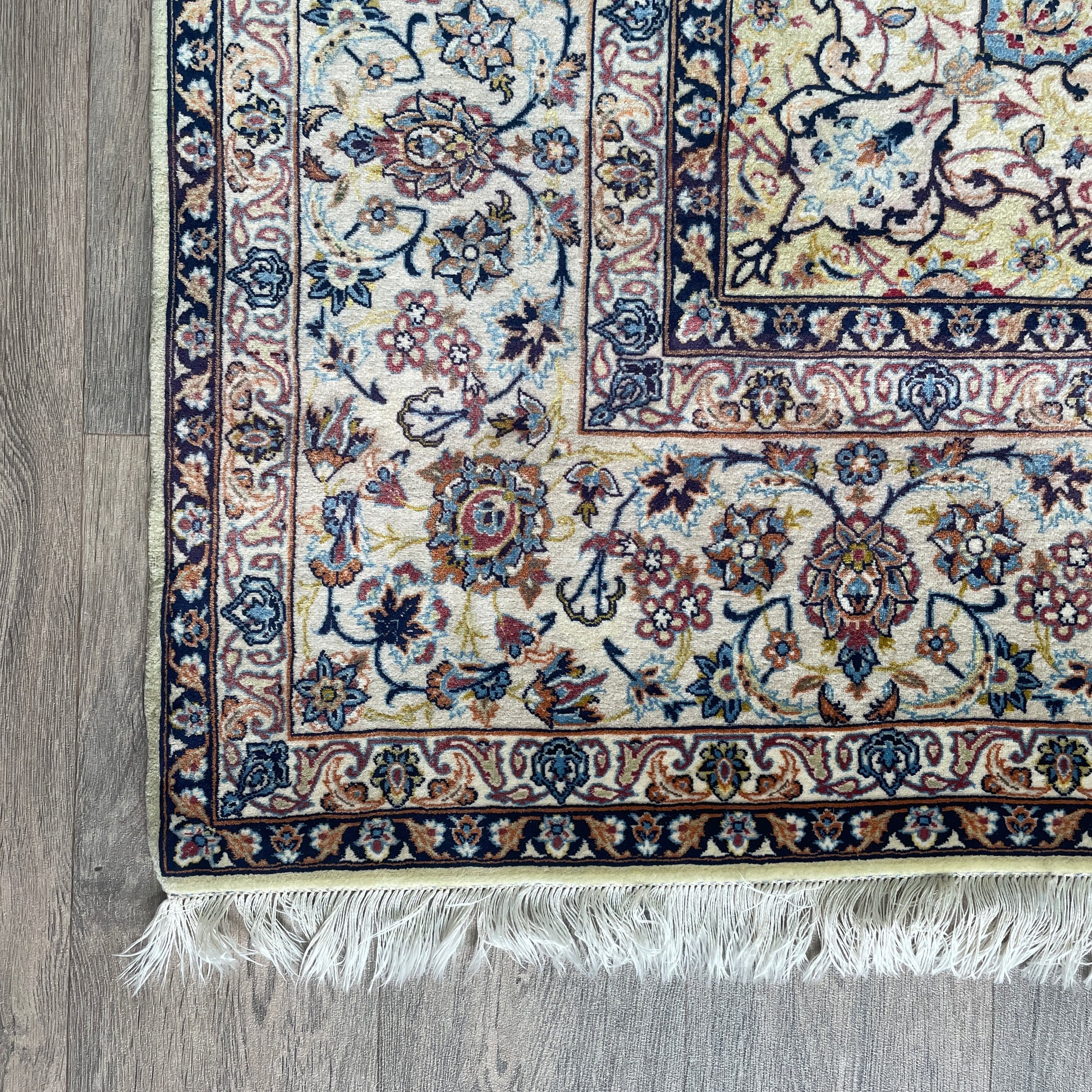 236 x 155 cm | Persian Isfahan Rug (Antique 1950)
