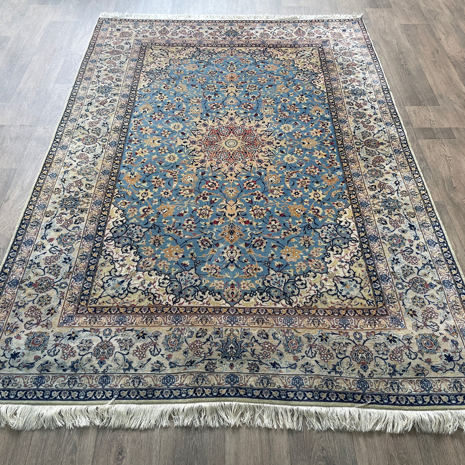 236 x 155 cm | Persian Isfahan Rug (Antique 1950)