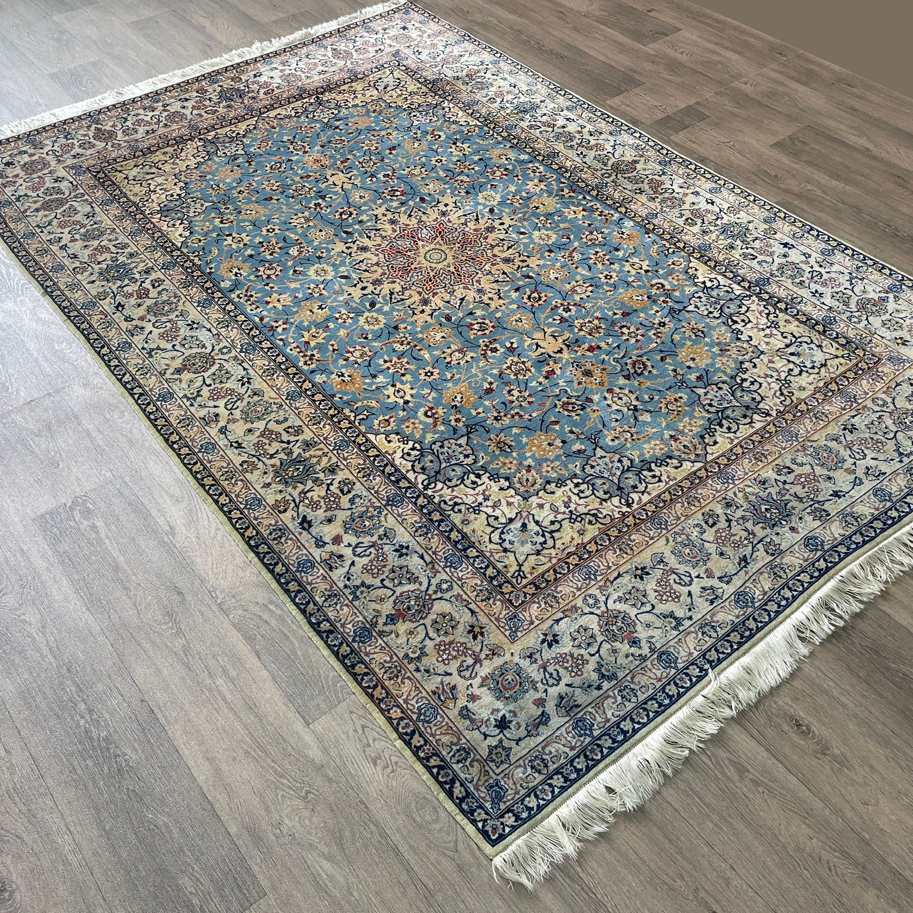 236 x 155 cm | Persian Isfahan Rug (Antique 1950)