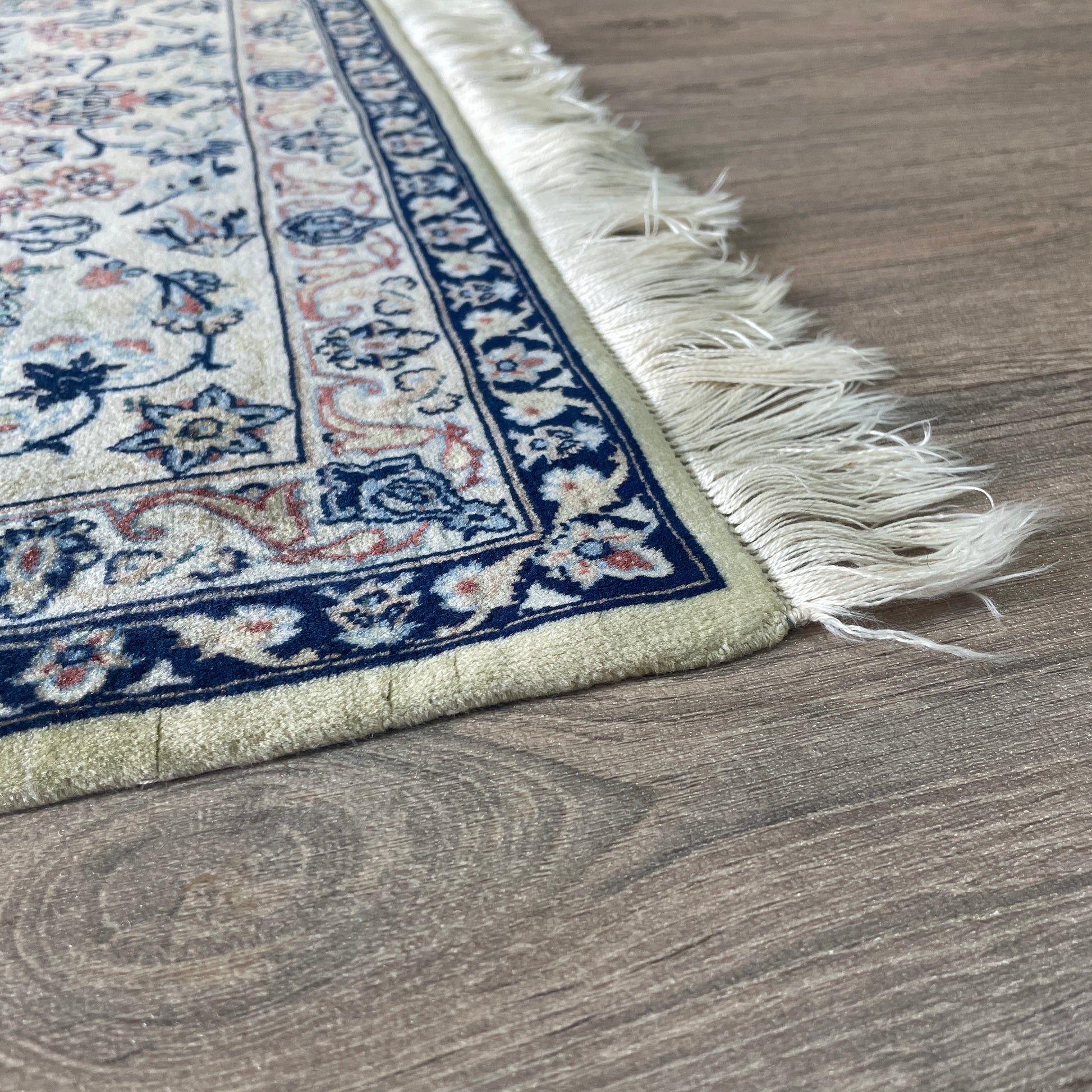 236 x 155 cm | Persian Isfahan Rug (Antique 1950)