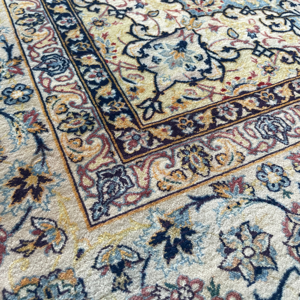 236 x 155 cm | Persian Isfahan Rug (Antique 1950)