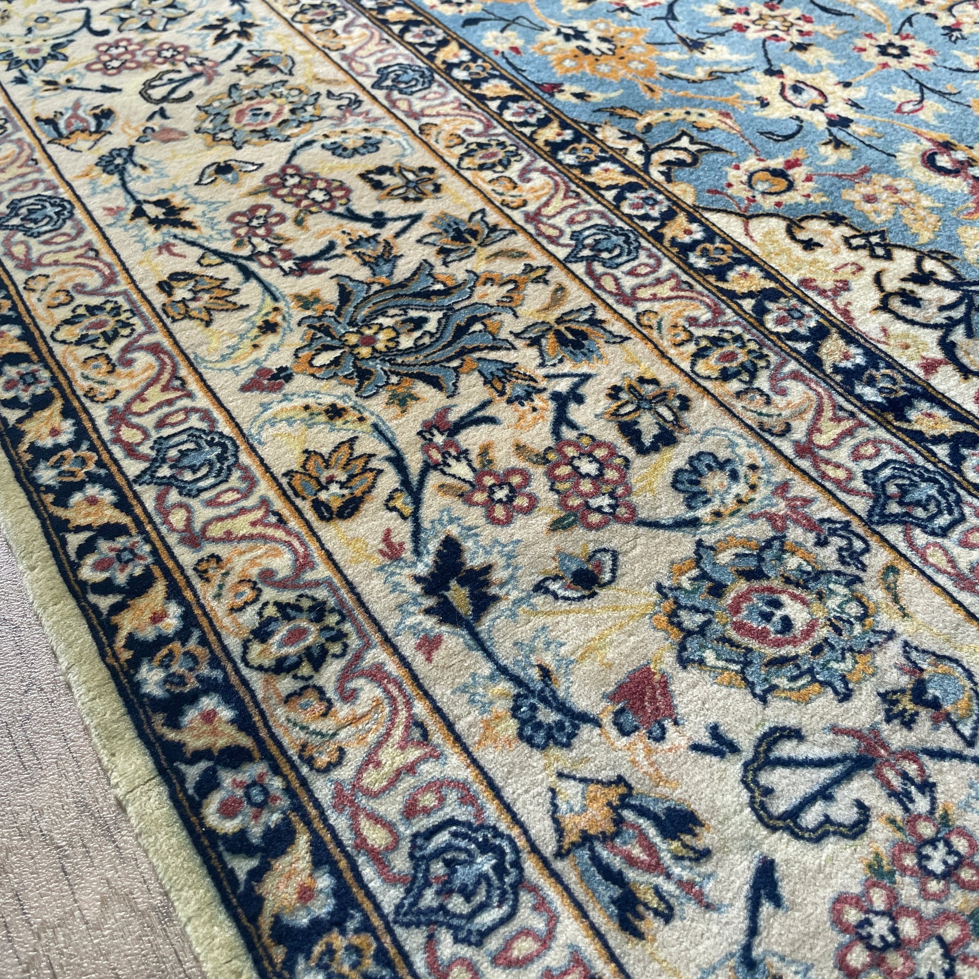 236 x 155 cm | Persian Isfahan Rug (Antique 1950)