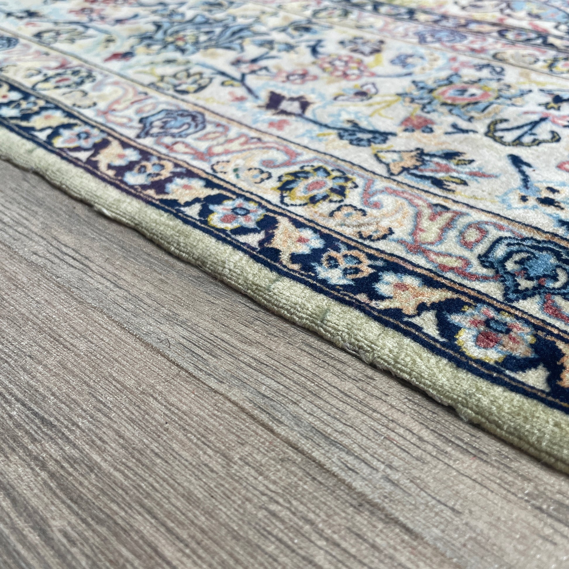 236 x 155 cm | Persian Isfahan Rug (Antique 1950)