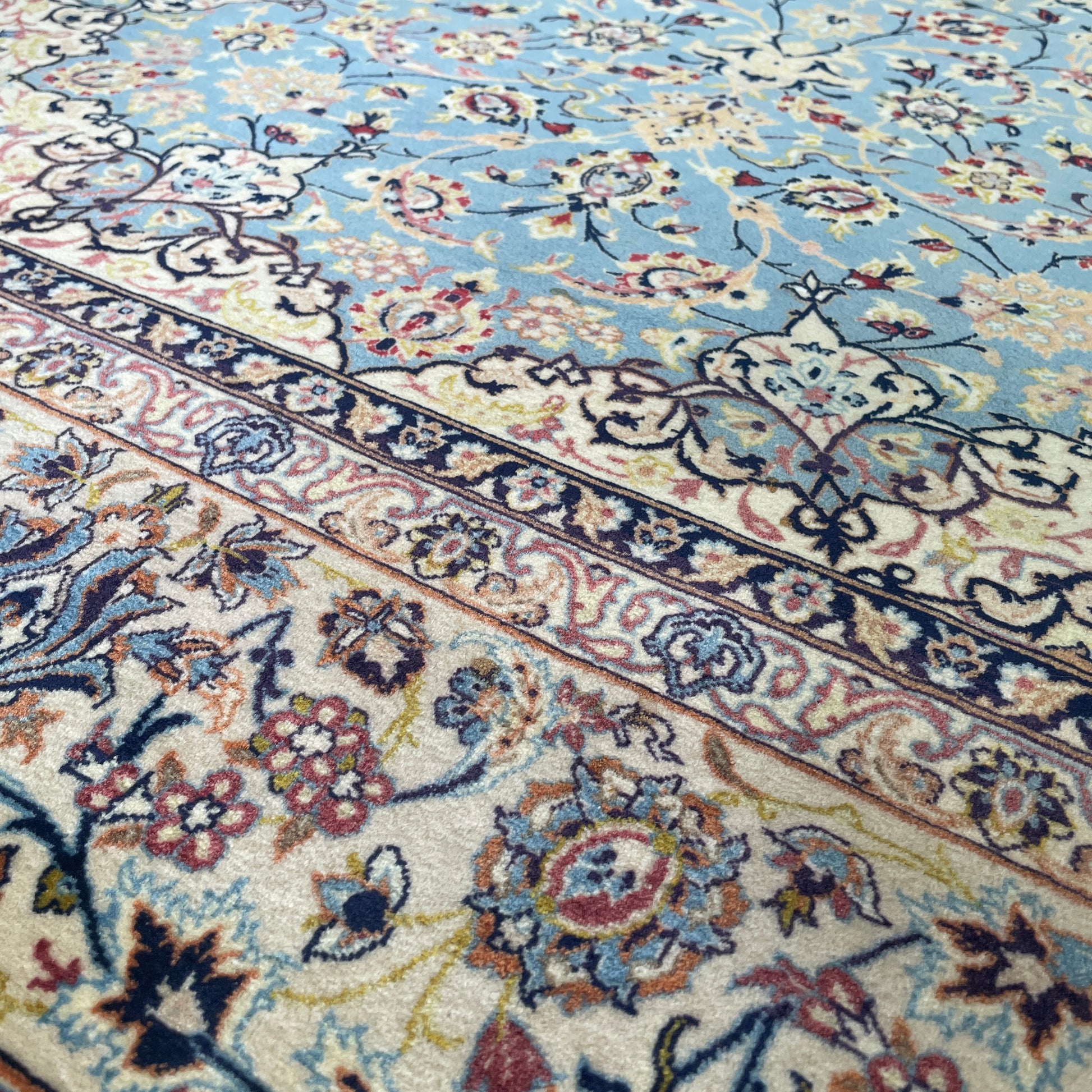 236 x 155 cm | Persian Isfahan Rug (Antique 1950)