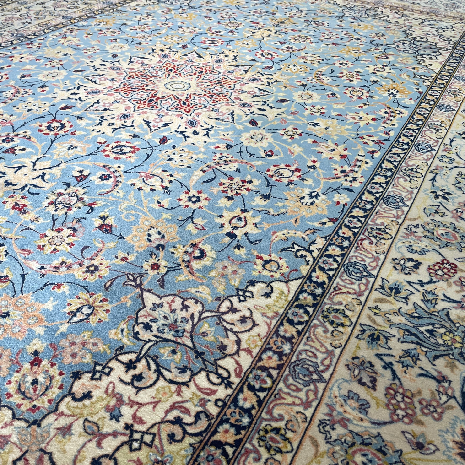 236 x 155 cm | Persian Isfahan Rug (Antique 1950)