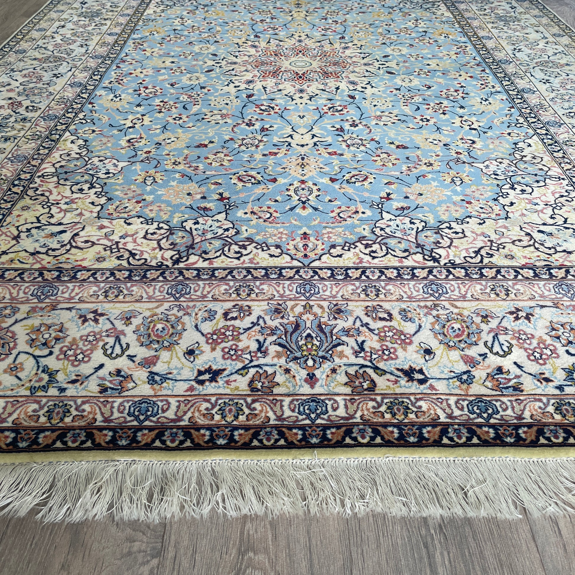 236 x 155 cm | Persian Isfahan Rug (Antique 1950)