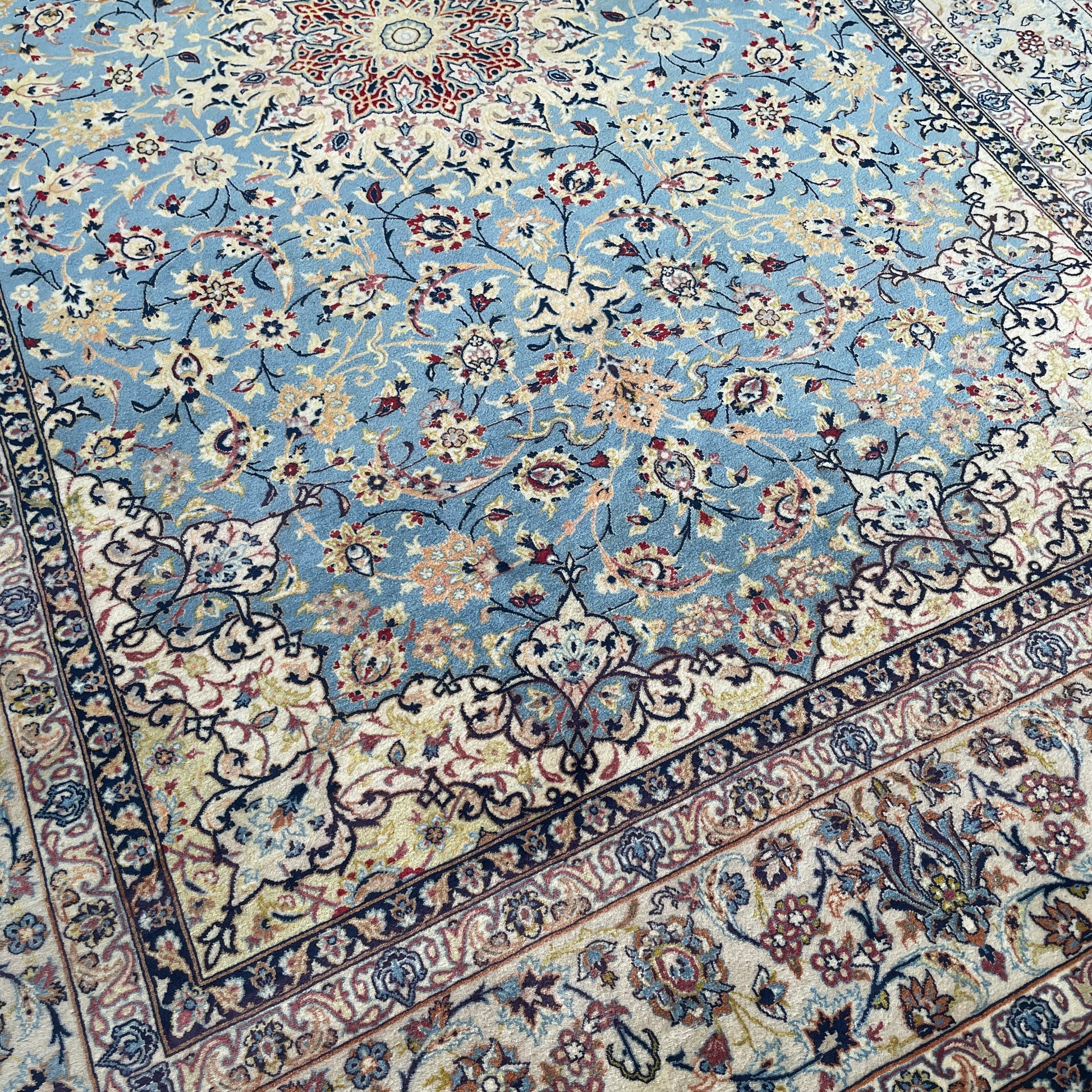 236 x 155 cm | Persian Isfahan Rug (Antique 1950)