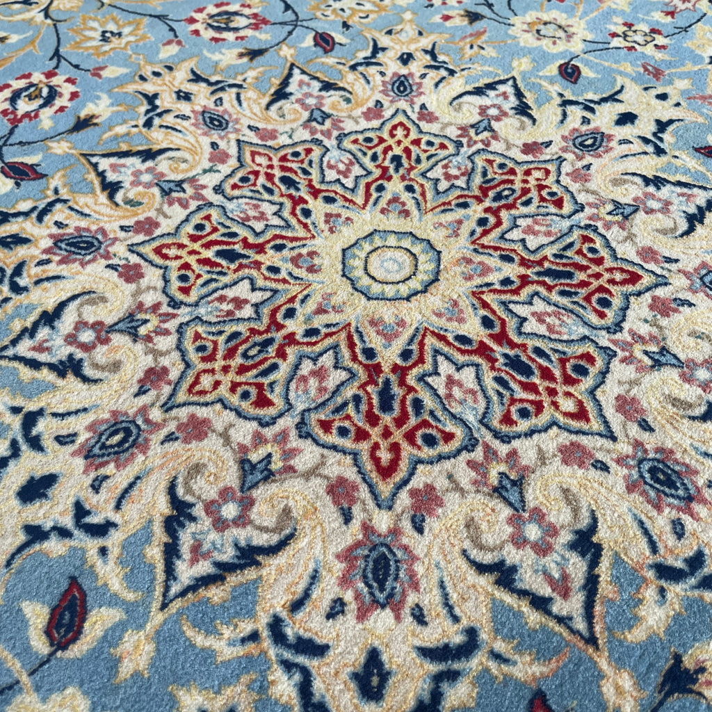 236 x 155 cm | Persian Isfahan Rug (Antique 1950)