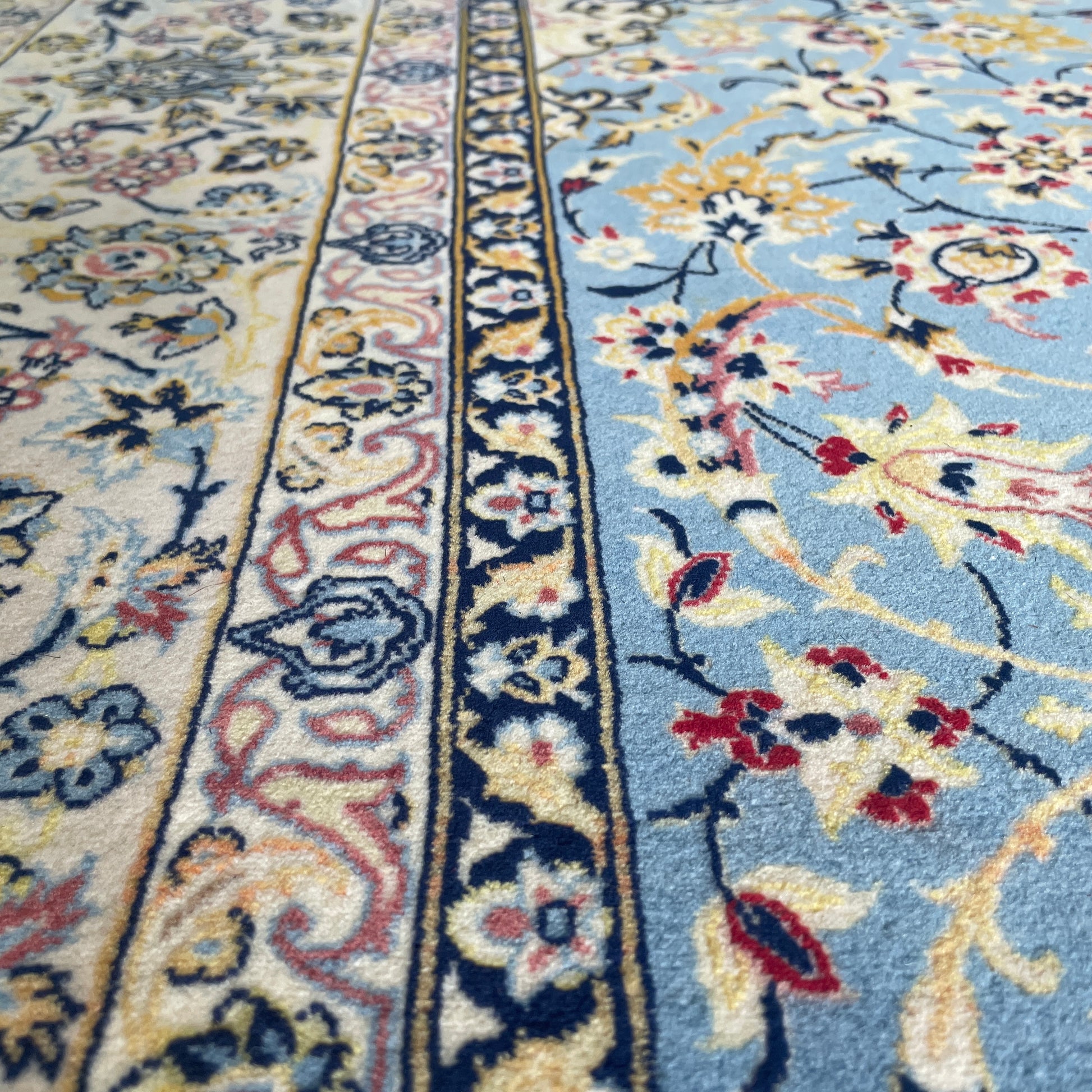 236 x 155 cm | Persian Isfahan Rug (Antique 1950)