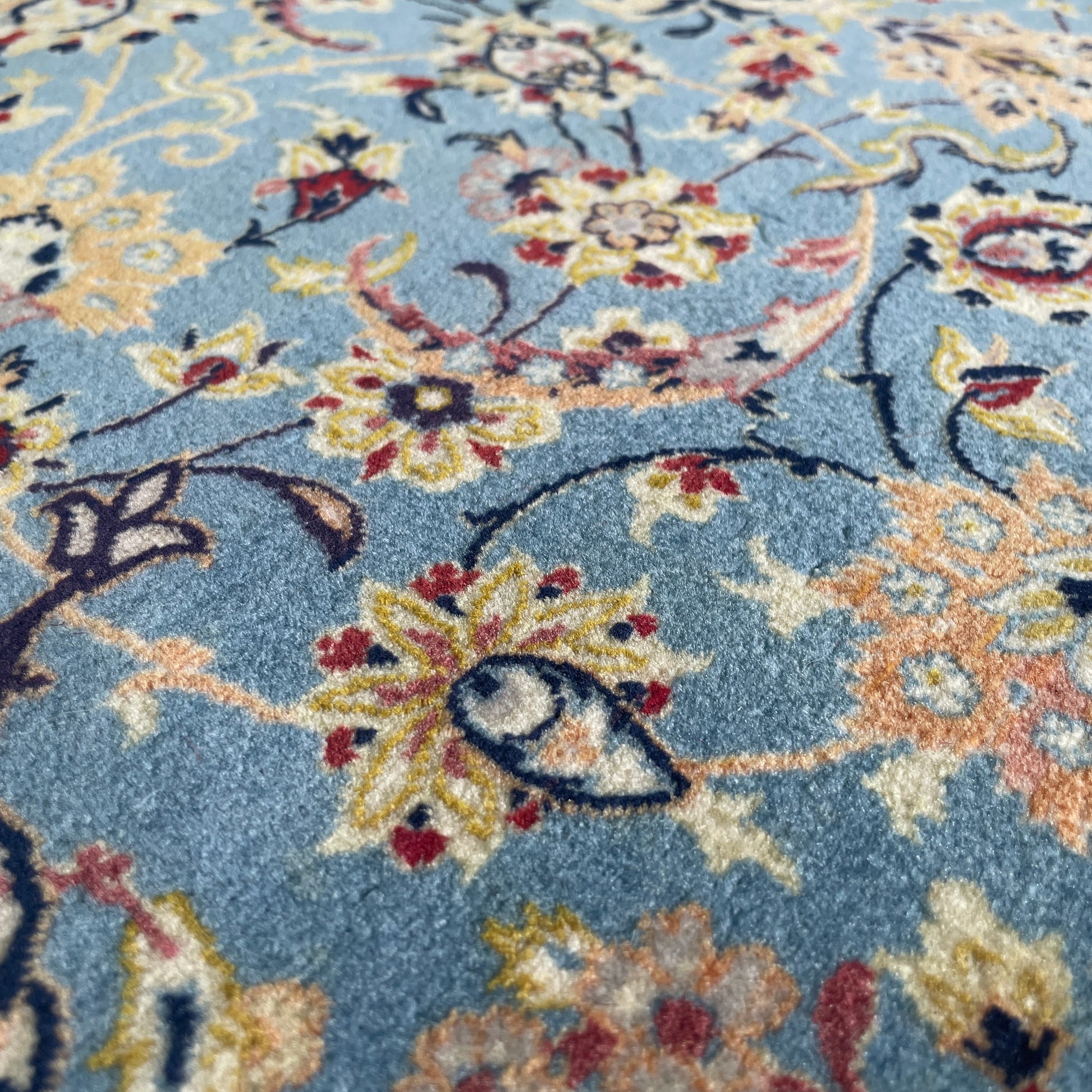 236 x 155 cm | Persian Isfahan Rug (Antique 1950)