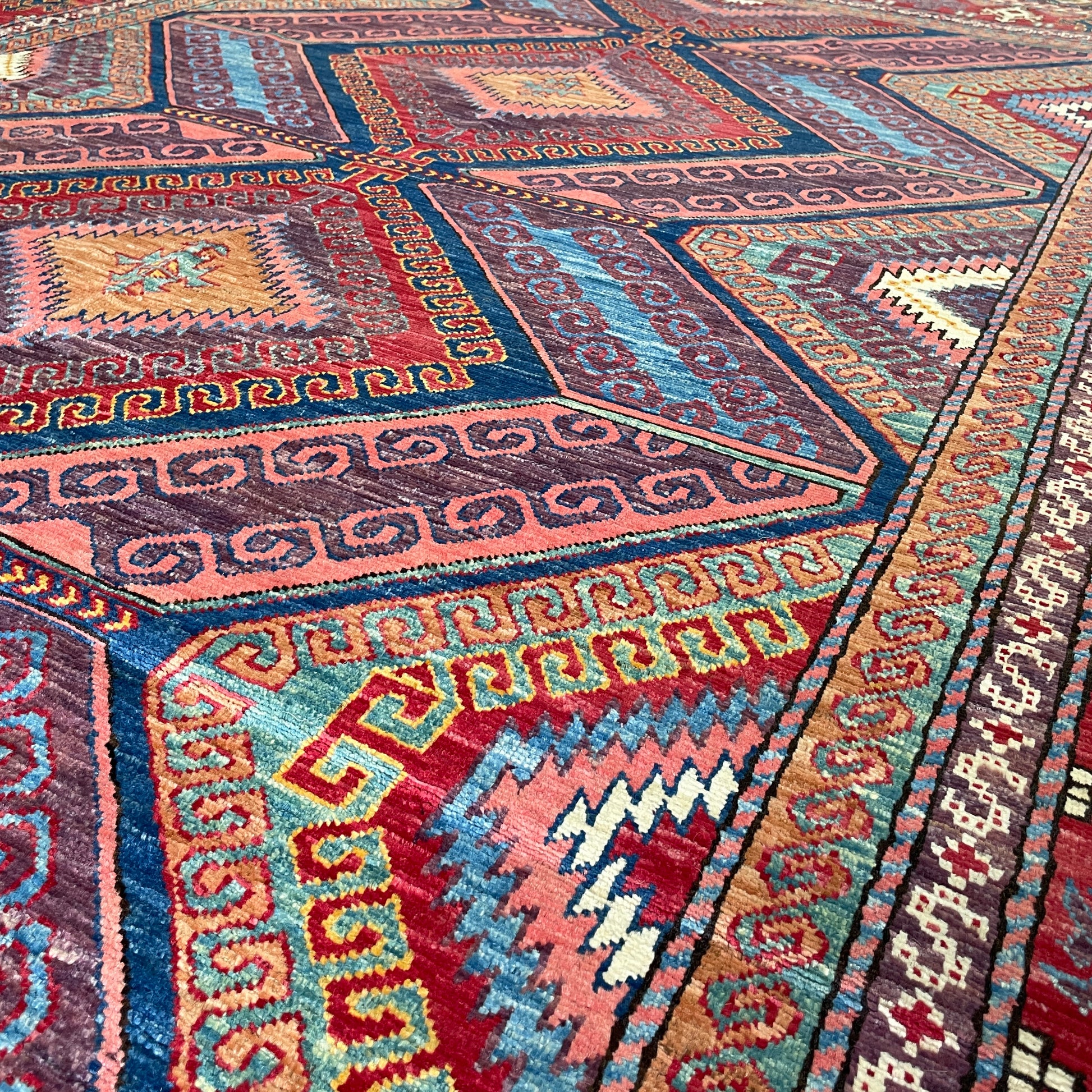 310 x 198 cm | Afghan Caucasian Shirvan Rug