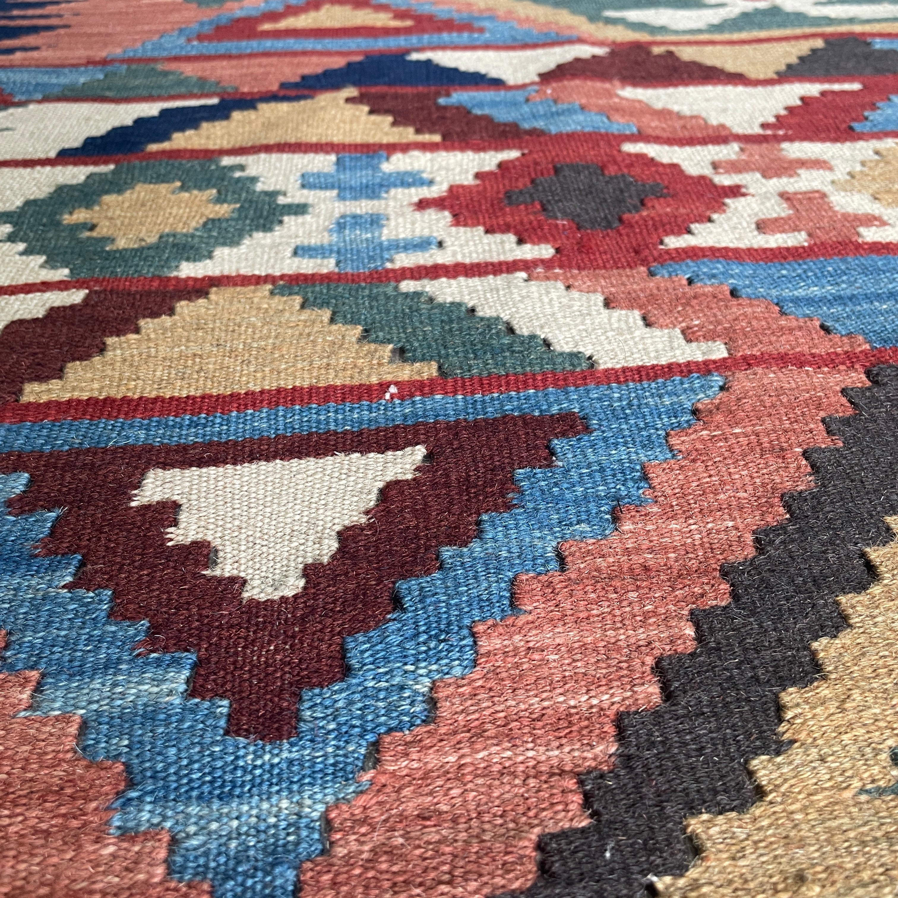 206 x 148 cm | Persian Qashqai Kilim Rug - Khorasan Rugs