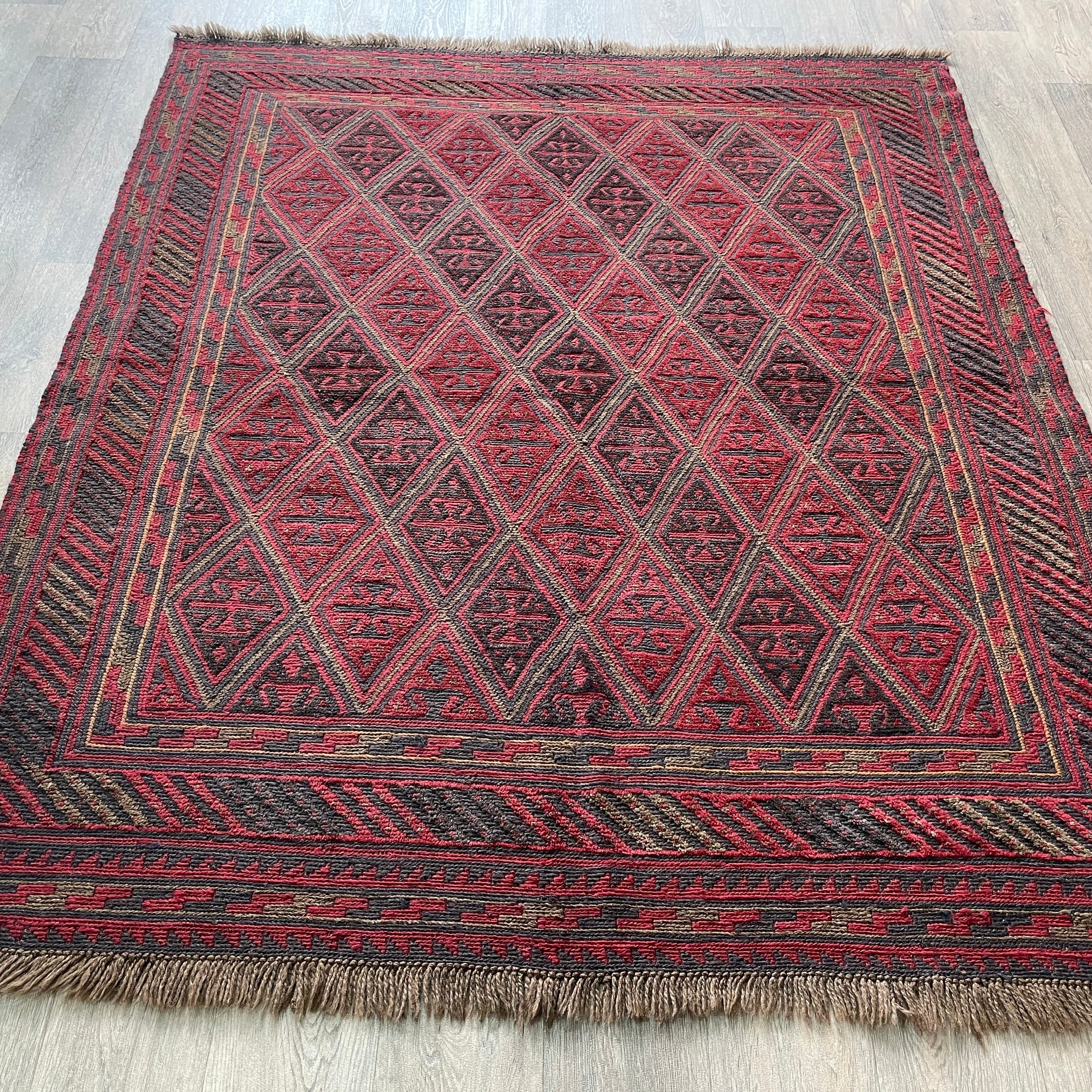 191 x 155 cm | Afghan Mushwani Rug