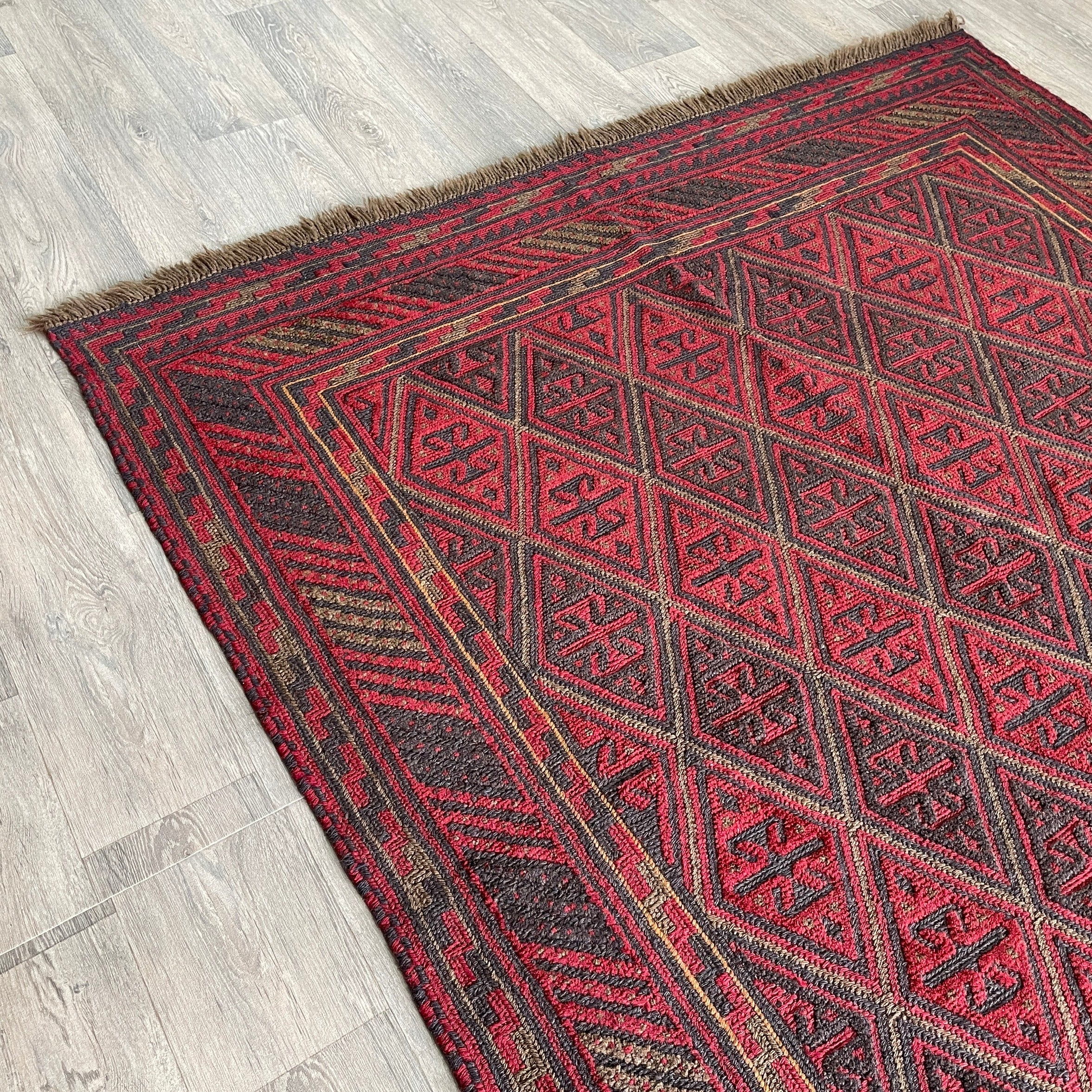 191 x 155 cm | Afghan Mushwani Rug